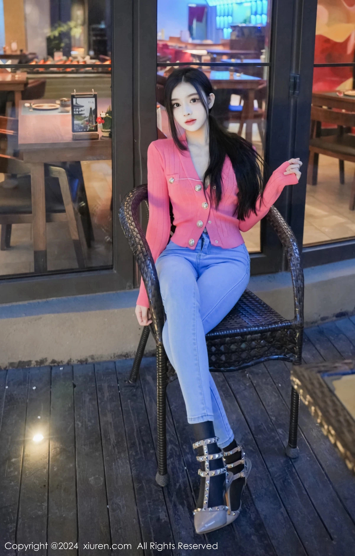 秀人集.com_[XiuRen秀人网]No.8091_新人模特龙雪儿脱牛仔裤露性感黑色内衣配开档黑丝极致魅惑写真69P