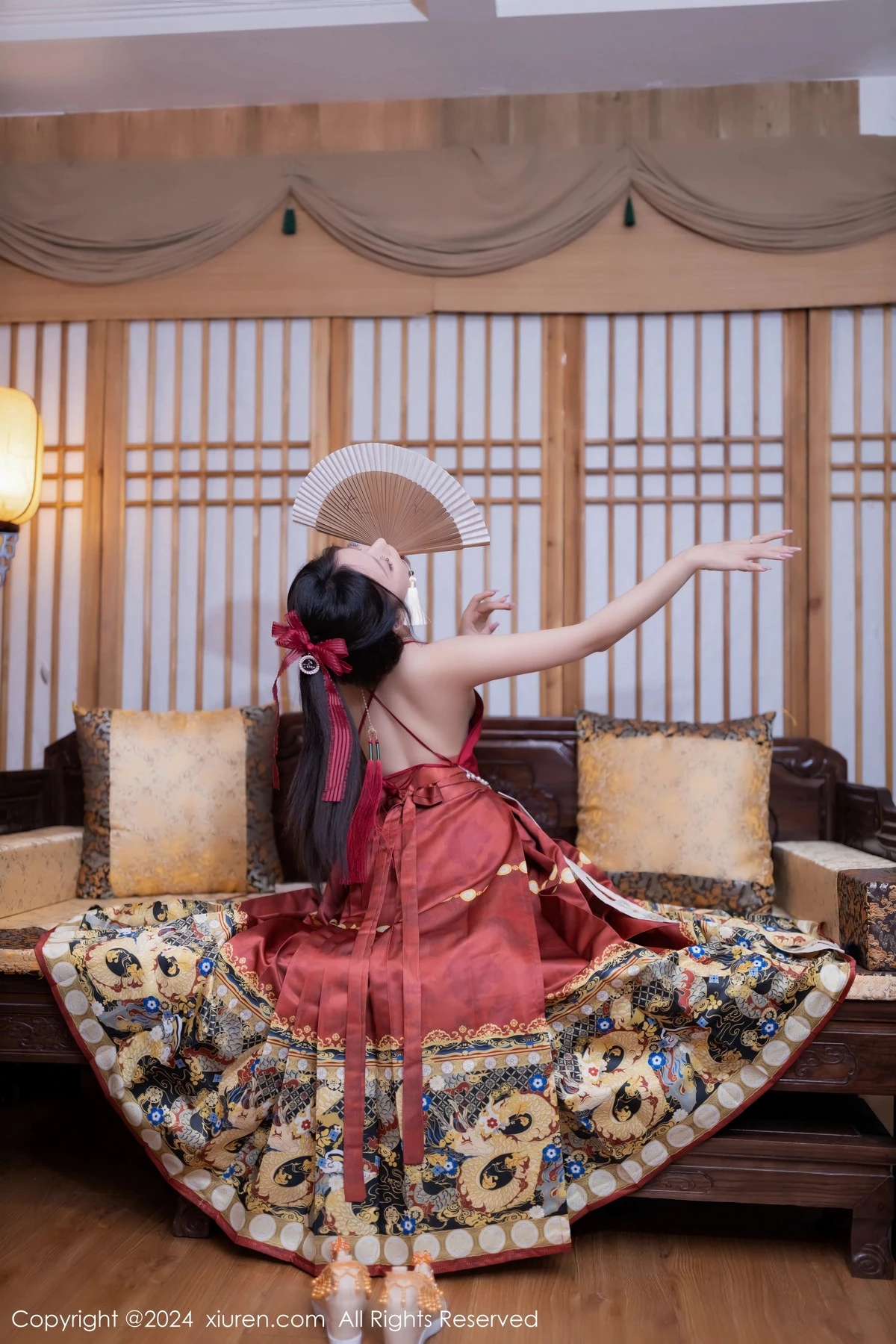 秀人集.com_[XiuRen秀人网]No.8095_模特鱼子酱Fish贺新春主题红色服饰露红布兜秀曼妙身姿诱惑写真80P