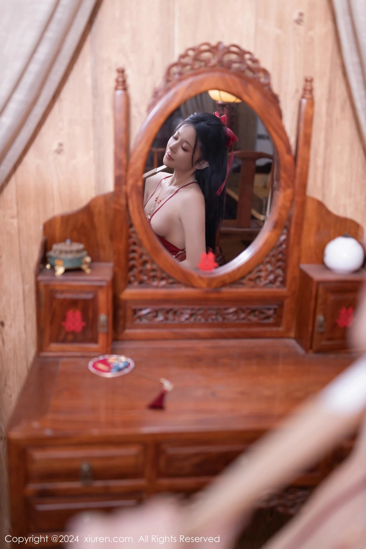 秀人集.com_[XiuRen秀人网]No.8095_模特鱼子酱Fish贺新春主题红色服饰露红布兜秀曼妙身姿诱惑写真80P