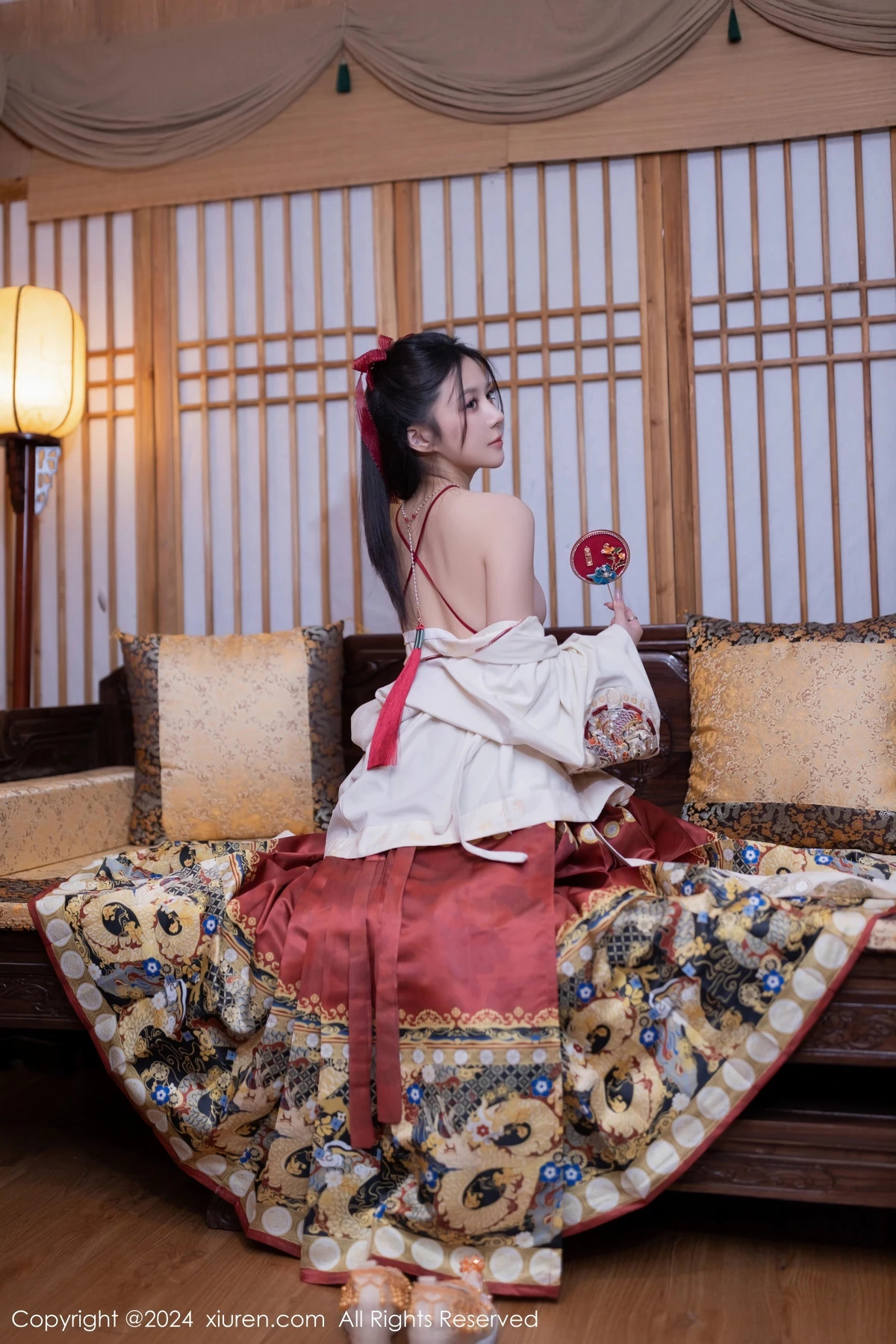 秀人集.com_[XiuRen秀人网]No.8095_模特鱼子酱Fish贺新春主题红色服饰露红布兜秀曼妙身姿诱惑写真80P