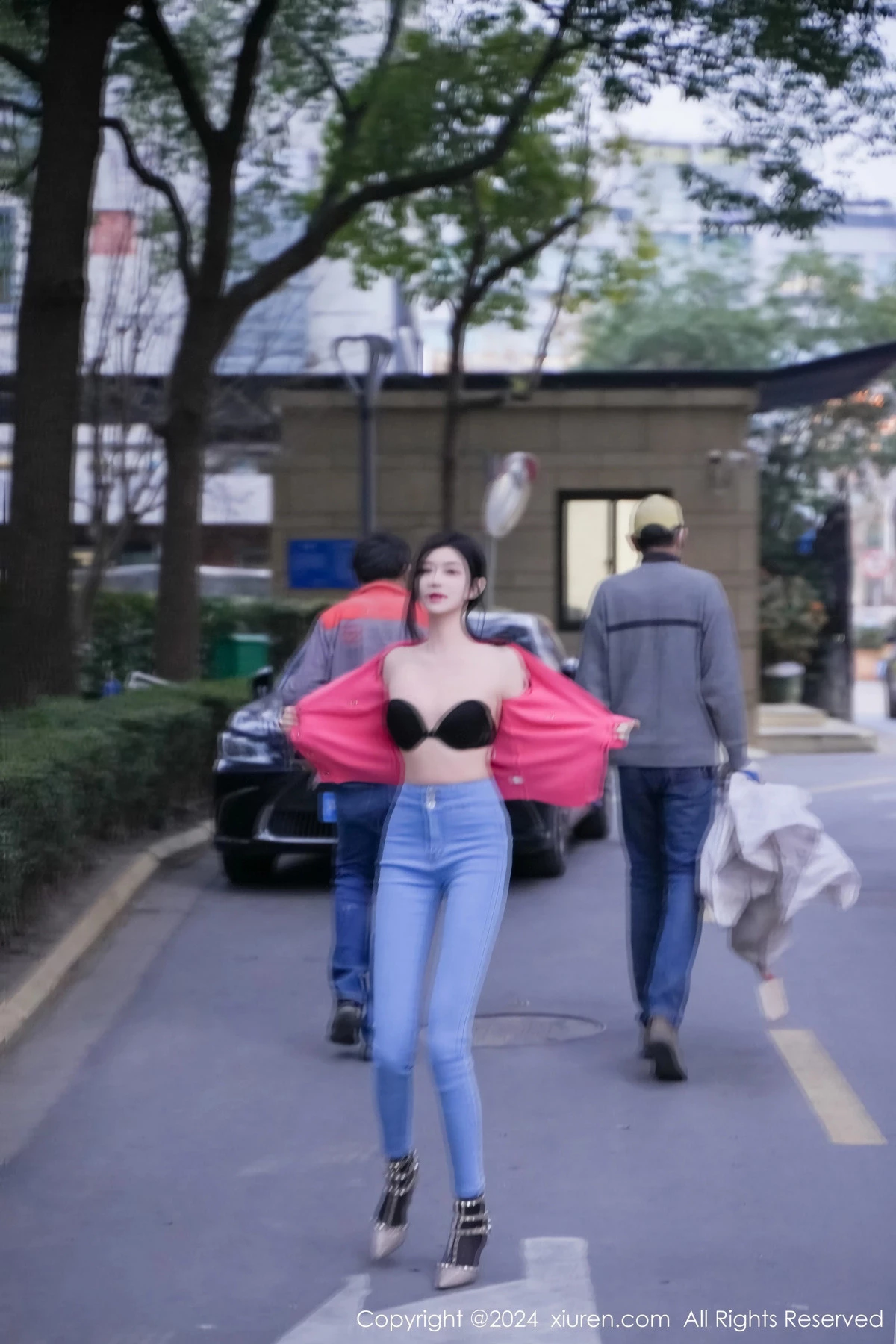 秀人集.com_[XiuRen秀人网]No.8091_新人模特龙雪儿脱牛仔裤露性感黑色内衣配开档黑丝极致魅惑写真69P