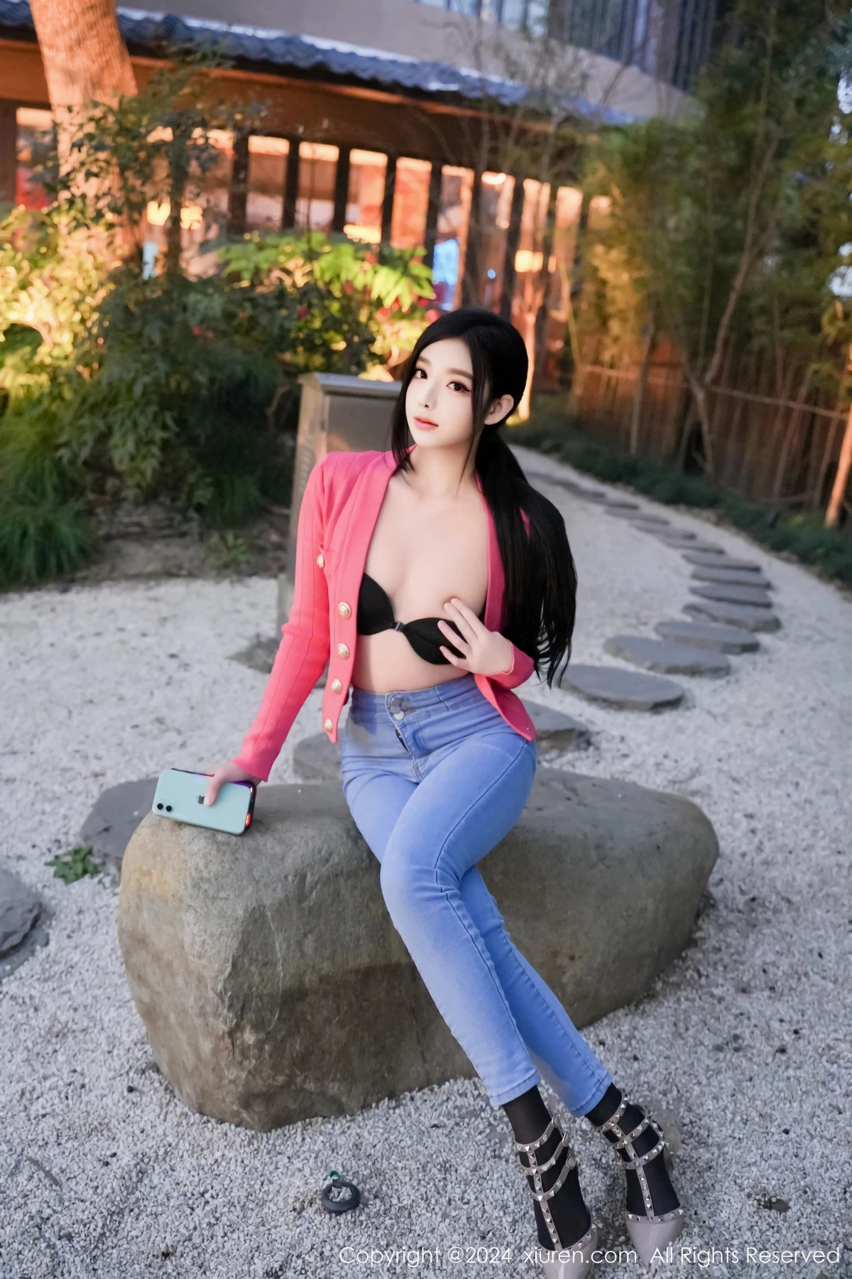 秀人集.com_[XiuRen秀人网]No.8091_新人模特龙雪儿脱牛仔裤露性感黑色内衣配开档黑丝极致魅惑写真69P