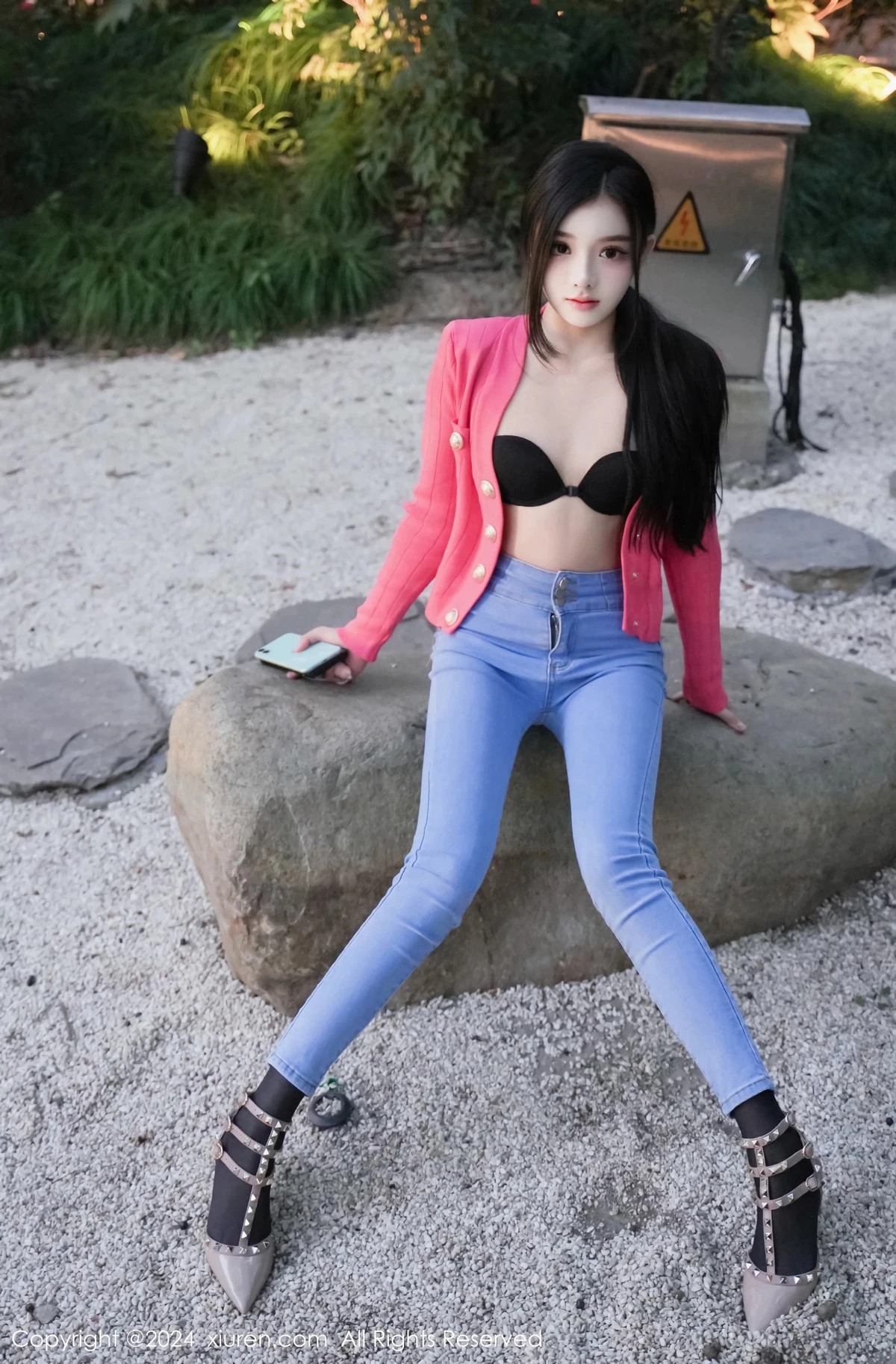 秀人集.com_[XiuRen秀人网]No.8091_新人模特龙雪儿脱牛仔裤露性感黑色内衣配开档黑丝极致魅惑写真69P