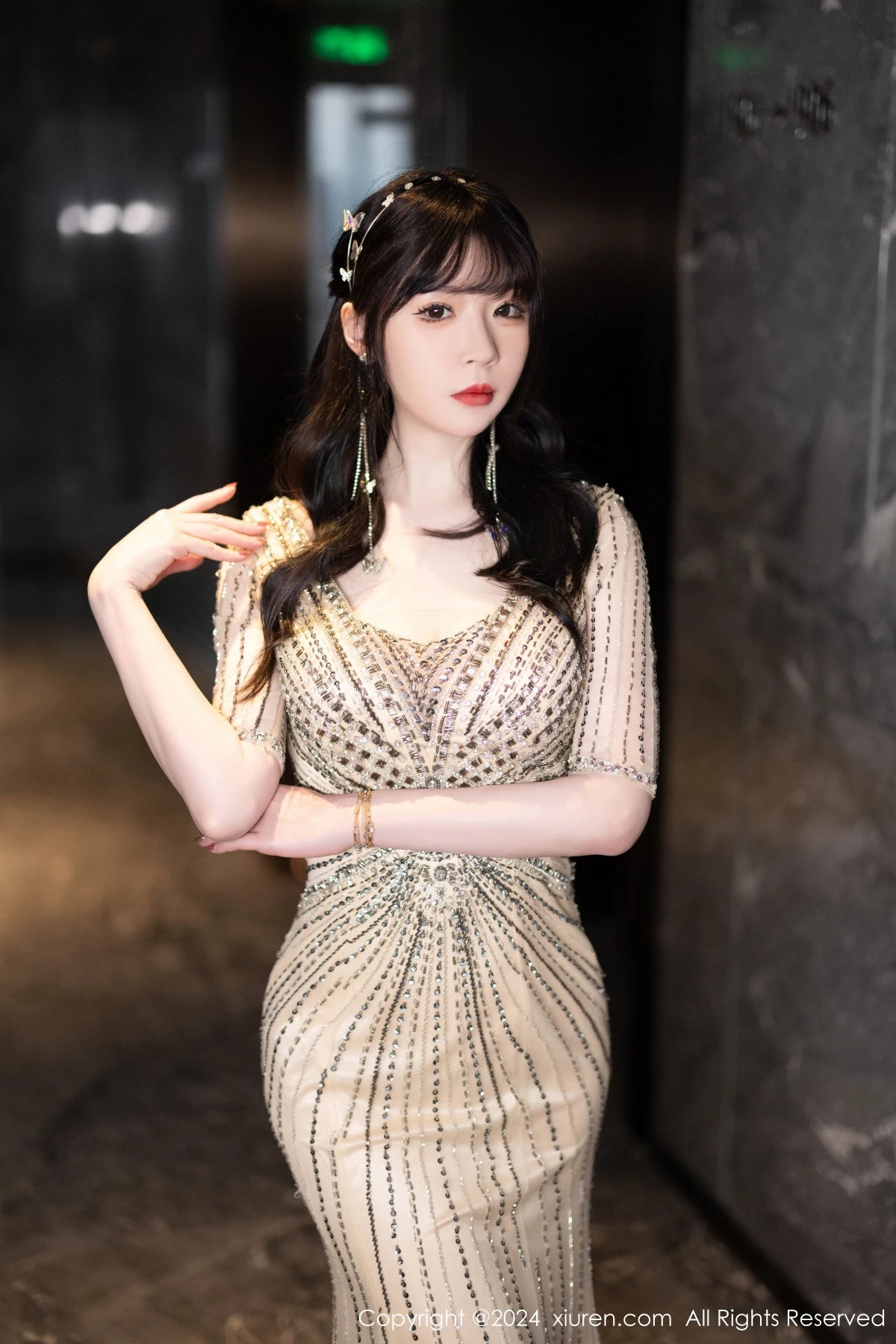 秀人集.com_[XiuRen秀人网]No.8014_模特梦心玥性感金色礼裙露白色内衣配原色丝袜秀高挑身材诱惑写真84P