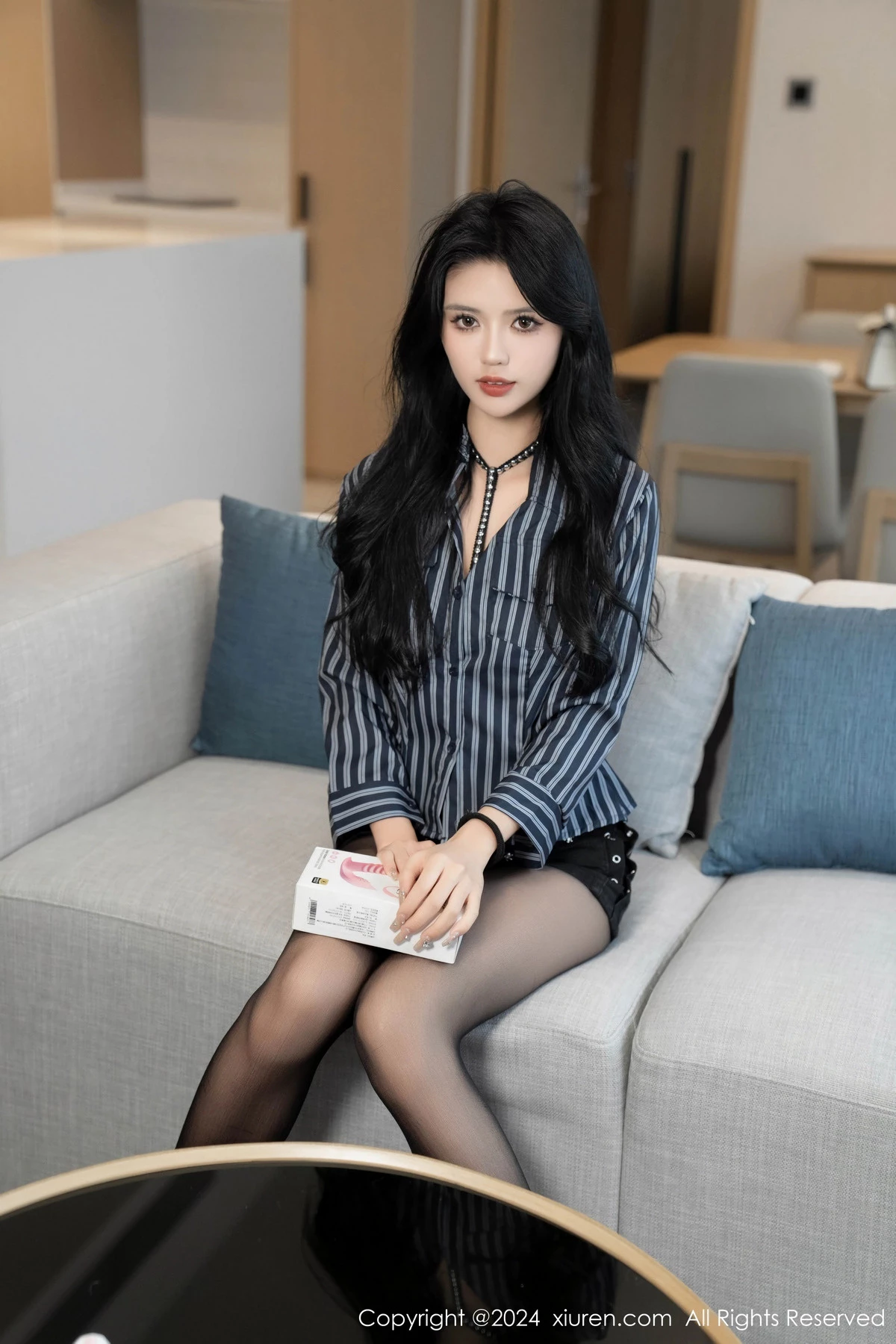 秀人集.com_[XiuRen秀人网]No.8011_模特浅浅Danny黑色条纹衬衫配短裙露性感黑色情趣内衣诱惑写真70P