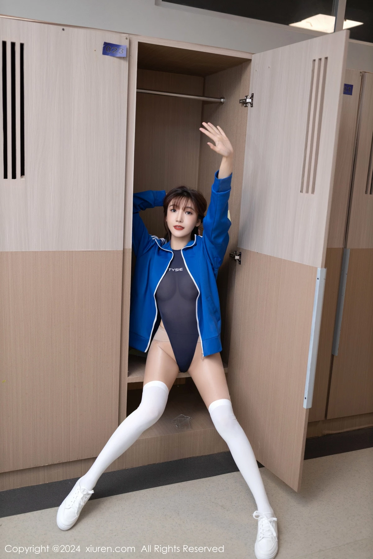 秀人集.com_[XiuRen秀人网]No.8021_模特陆萱萱性感蓝色薄透死库水配白丝袜秀曼妙身姿撩人诱惑写真78P