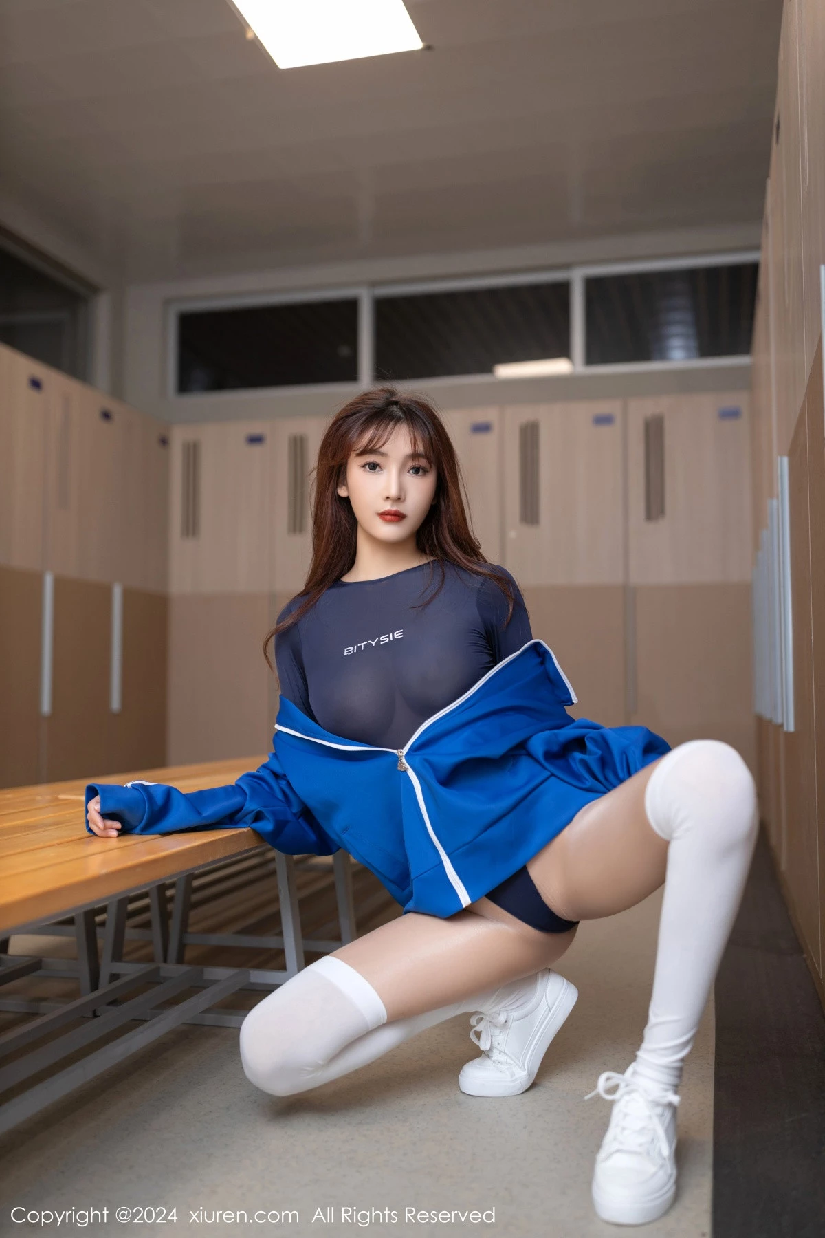 秀人集.com_[XiuRen秀人网]No.8021_模特陆萱萱性感蓝色薄透死库水配白丝袜秀曼妙身姿撩人诱惑写真78P