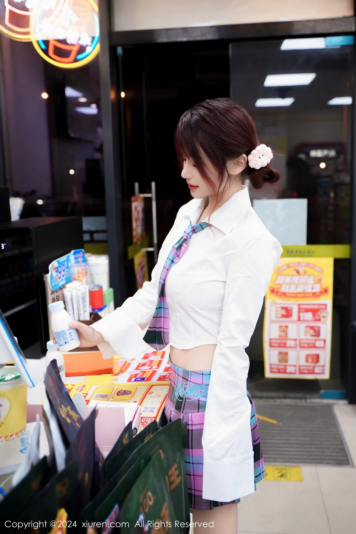 秀人集.com_[XiuRen秀人网]No.8015_模特美七Mia性感白T配格子短裙露白色内衣秀丰腴身材诱惑写真75P