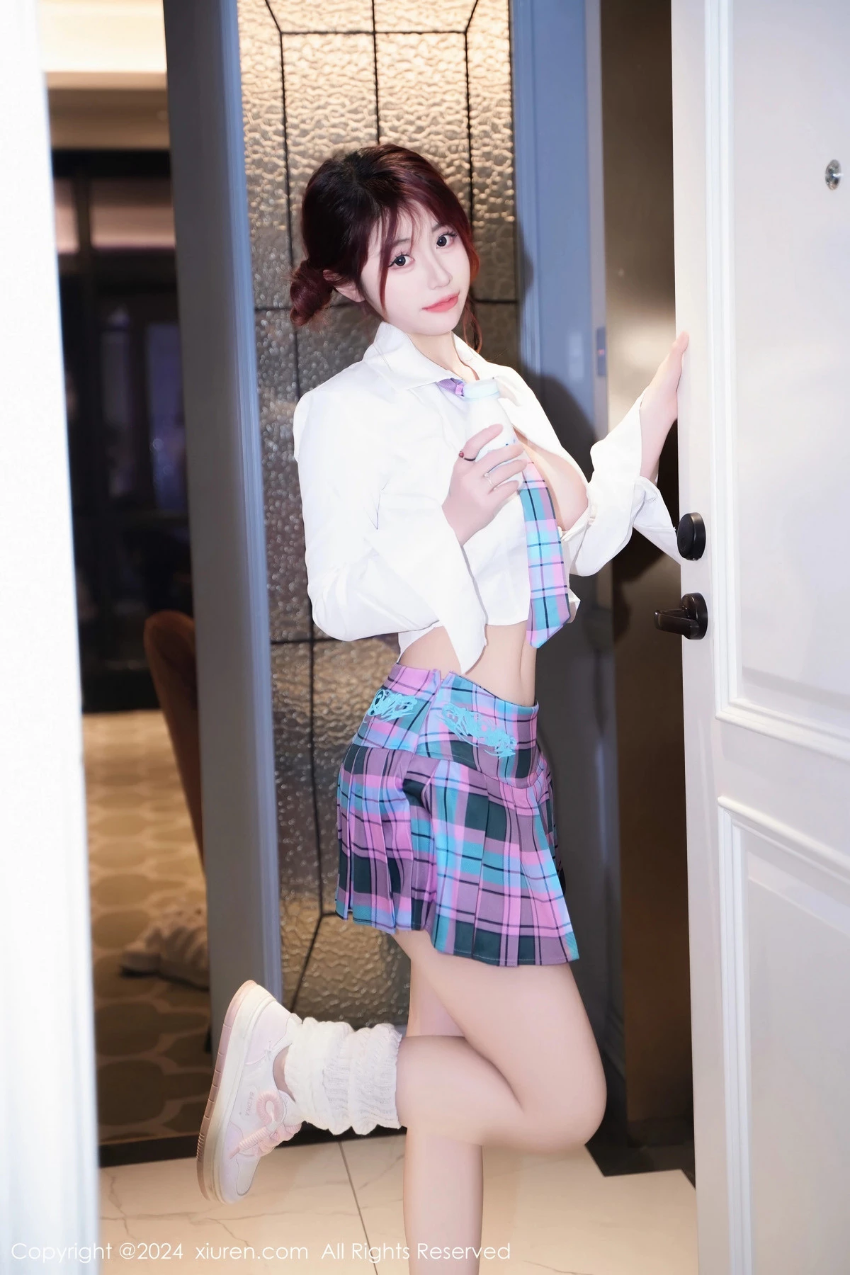 秀人集.com_[XiuRen秀人网]No.8015_模特美七Mia性感白T配格子短裙露白色内衣秀丰腴身材诱惑写真75P
