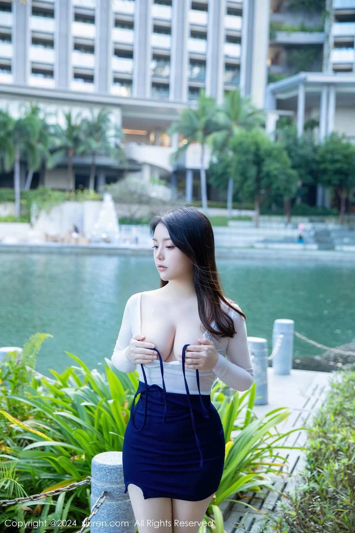 秀人集.com_[XiuRen秀人网]No.8030_模特豆瓣酱户外场景性感轻透白色上衣秀丰满身材撩人诱惑写真82P