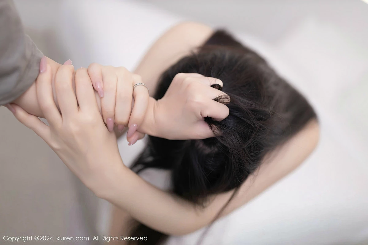 秀人集.com_[XiuRen秀人网]No.8026_模特鱼子酱Fish性感紫灰色上衣露轻透内衣配超薄肉丝诱惑写真80P