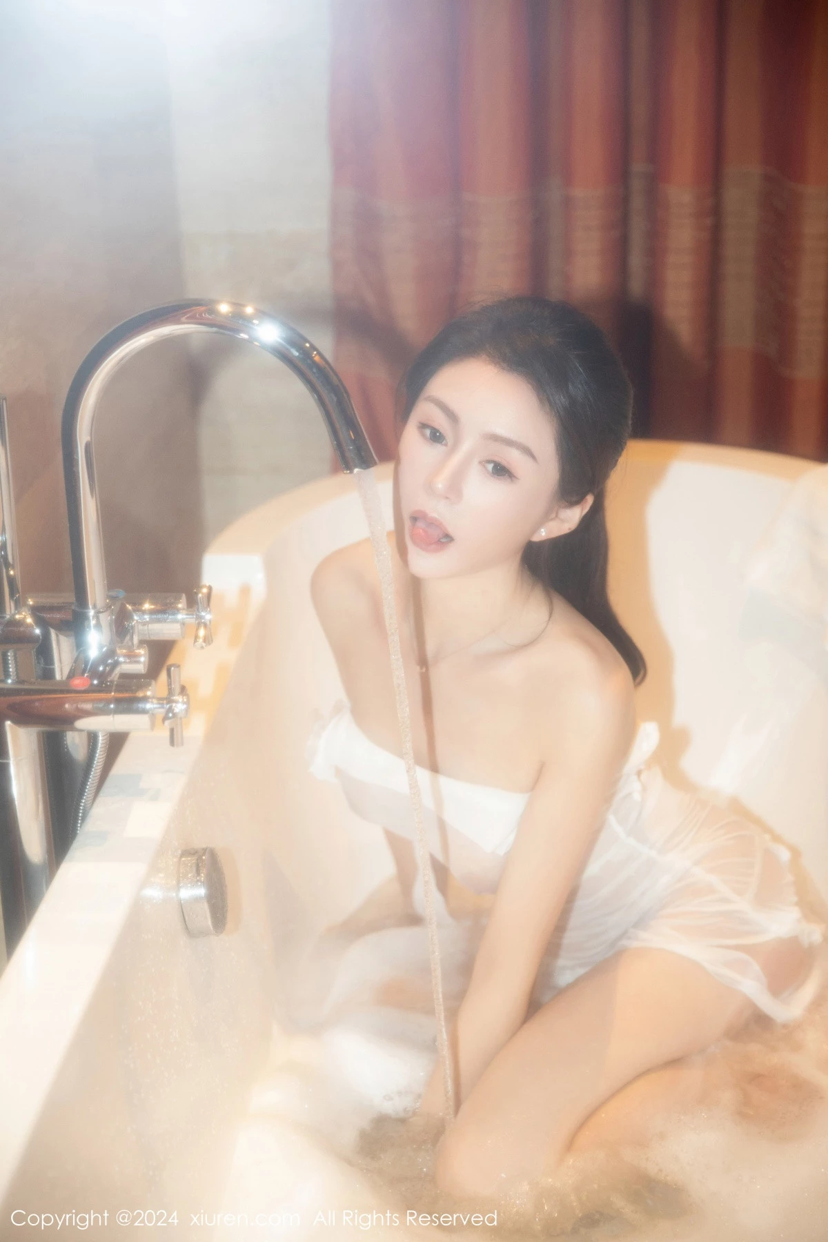 秀人集.com_[XiuRen秀人网]No.8033_模特林幼一私房浴室性感白色轻透服饰半脱秀丰腴身姿诱惑写真71P