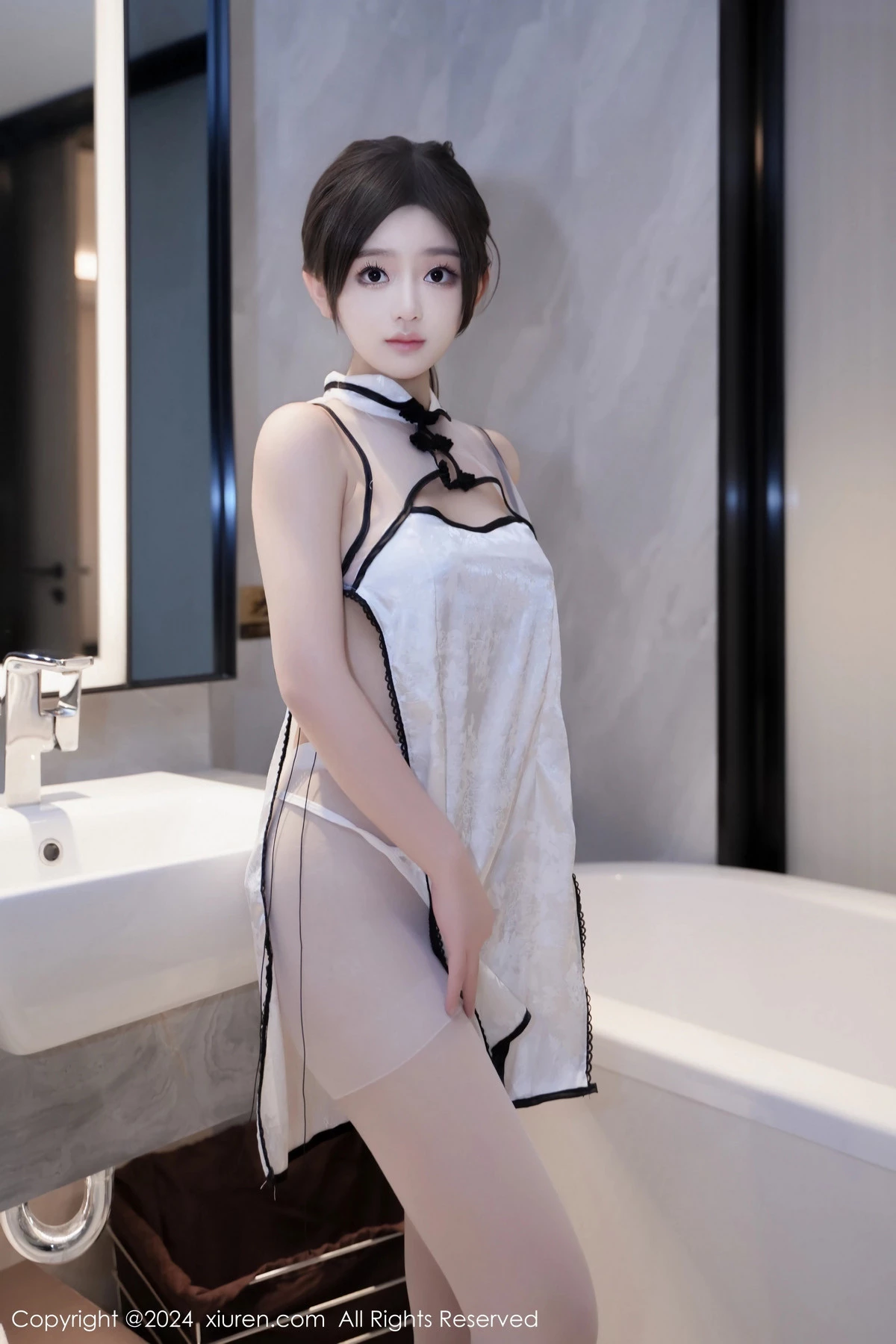 秀人集.com_[XiuRen秀人网]No.8104_模特奶茶味的包子性感白色情趣旗袍配超薄无内白丝极致诱惑写真80P