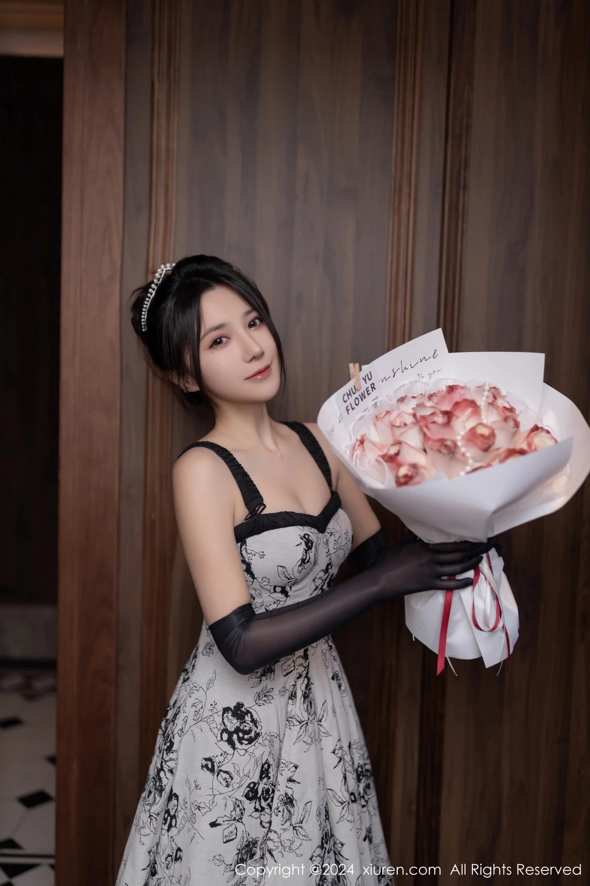 秀人集.com_[XiuRen秀人网]No.8109_模特鱼子酱Fish生日主题性感灰色连衣长裙秀曼妙身姿诱惑写真80P