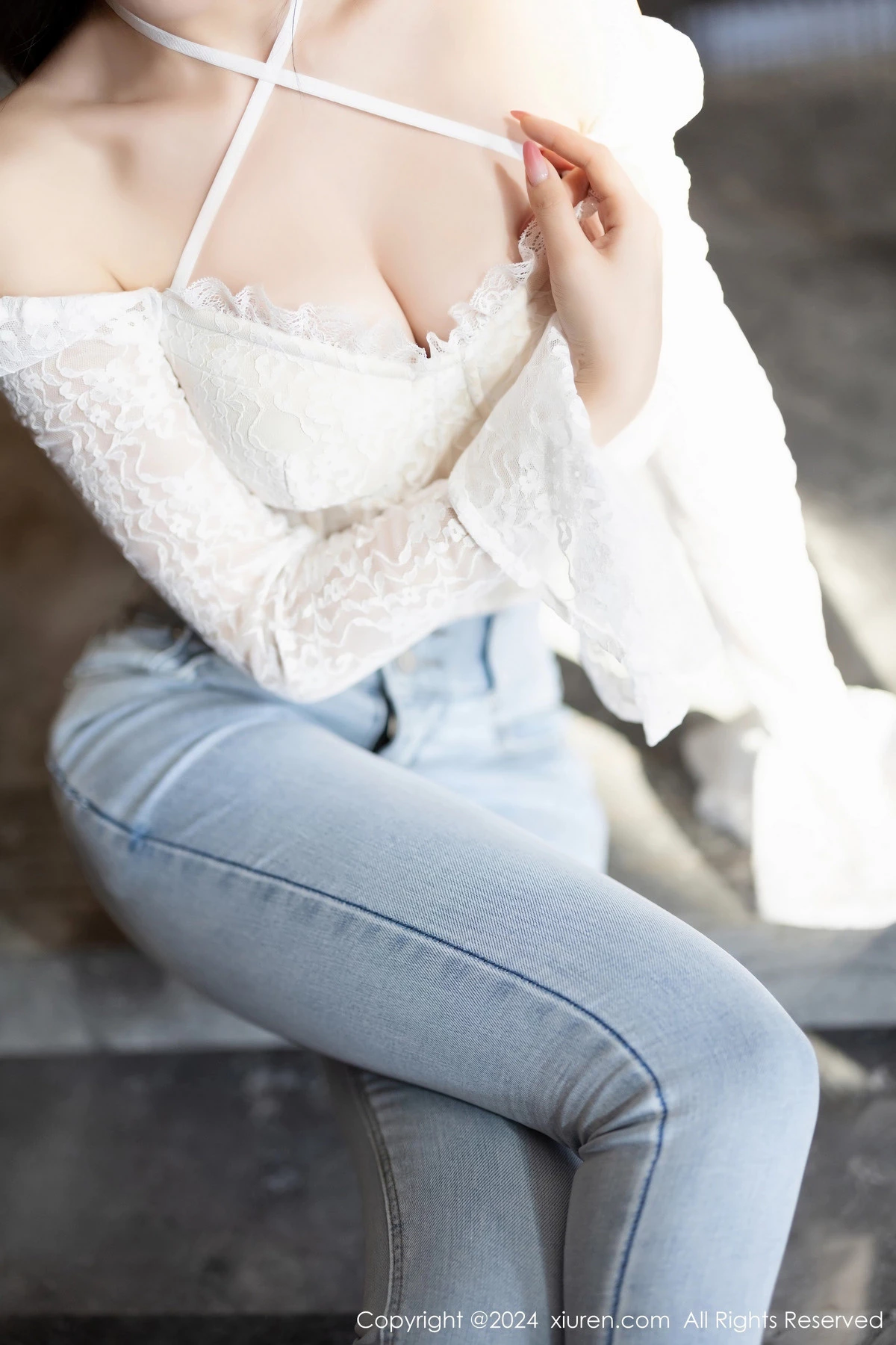 秀人集.com_[XiuRen秀人网]No.8147_女神徐莉芝Booty白色上衣配牛仔裤+黑色薄纱服秀曼妙身姿写真87P