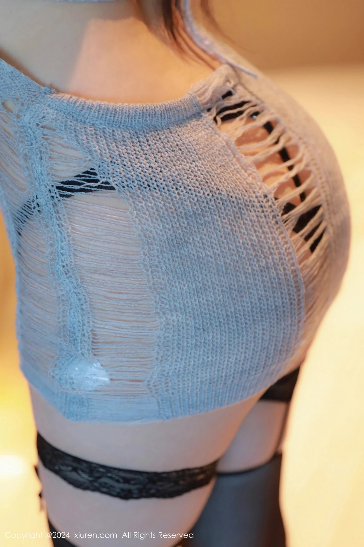 秀人集.com_[XiuRen秀人网]No.8149_新人模特林杉杉性感灰色毛衣露黑色内衣配黑丝吊袜迷人诱惑写真82P