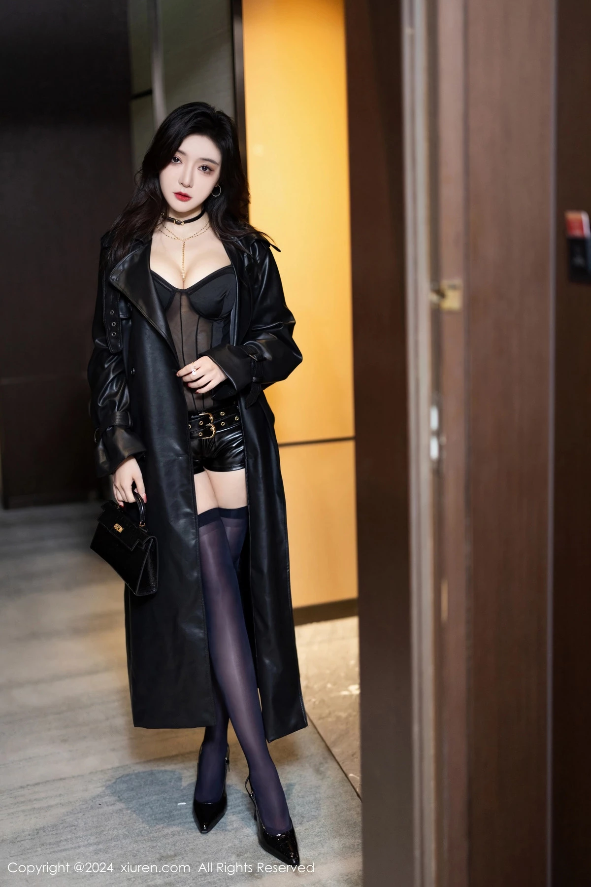 秀人集.com_[XiuRen秀人网]No.8158_女神王馨瑶yanni黑色轻透情趣服饰配黑丝袜秀完美身材诱惑写真84P