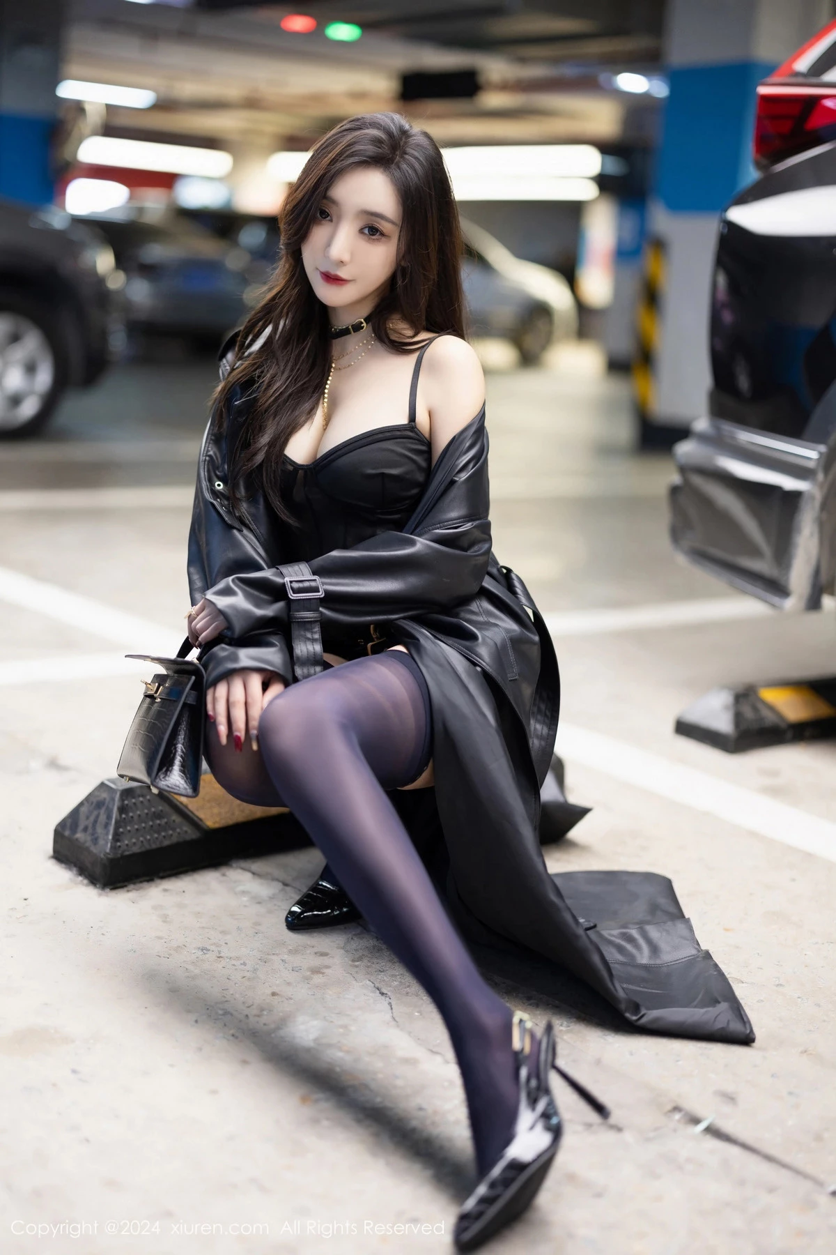 秀人集.com_[XiuRen秀人网]No.8158_女神王馨瑶yanni黑色轻透情趣服饰配黑丝袜秀完美身材诱惑写真84P