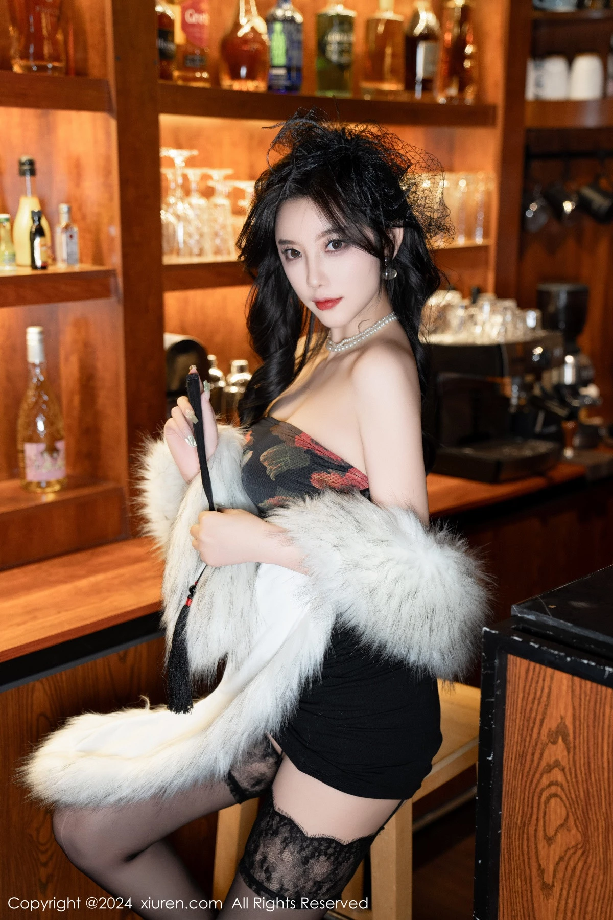 秀人集.com_[XiuRen秀人网]No.8169_女神杨晨晨Yome性感深色露肩连衣短裙配黑丝吊袜完美诱惑写真90P