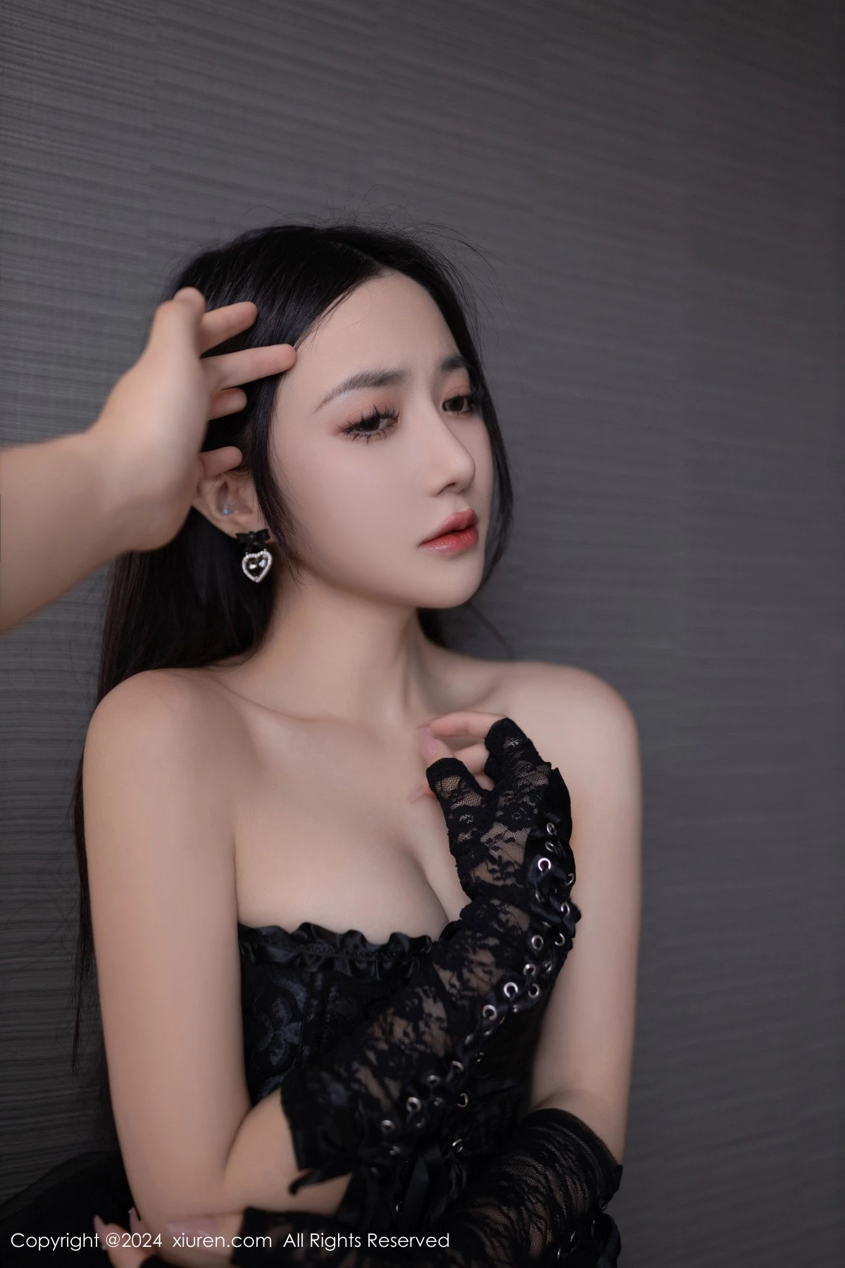 秀人集.com_[XiuRen秀人网]No.8166_模特鱼子酱Fish性感黑色轻透长裙露黑色内衣配黑丝吊袜魅惑写真79P