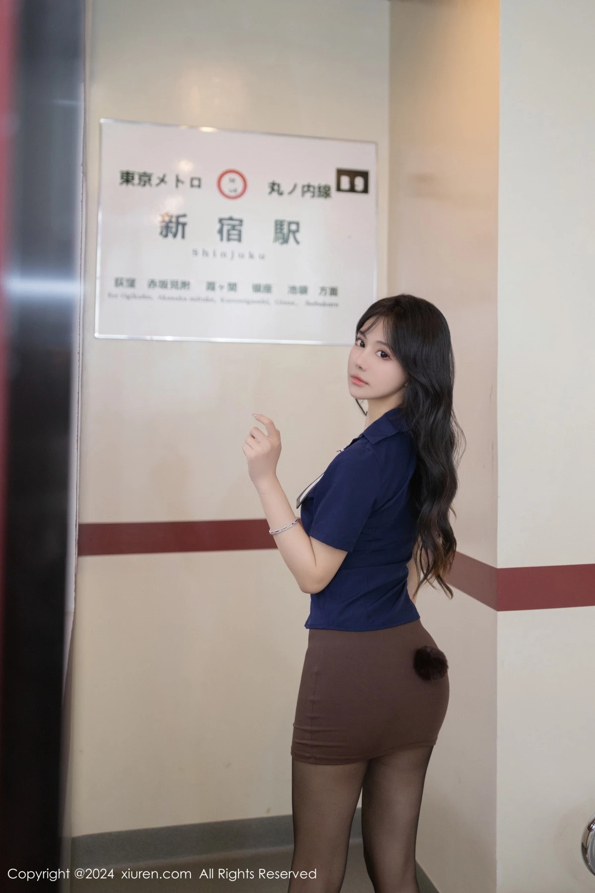 秀人集.com_[XiuRen秀人网]No.8167_模特幼幼蓝色上衣配咖啡色短裙露黑色内衣超薄黑丝极致魅惑写真81P