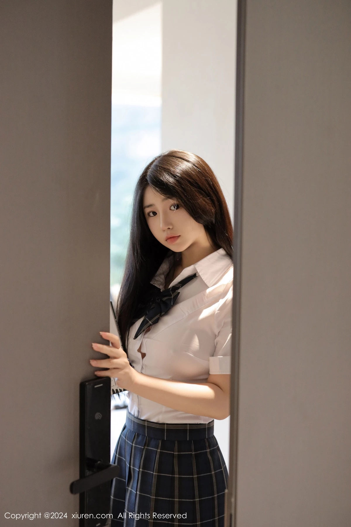 秀人集.com_[XiuRen秀人网]No.8173_模特陈小花性感白衬衫配黑色格子短裙秀曼妙身姿迷人诱惑写真83P