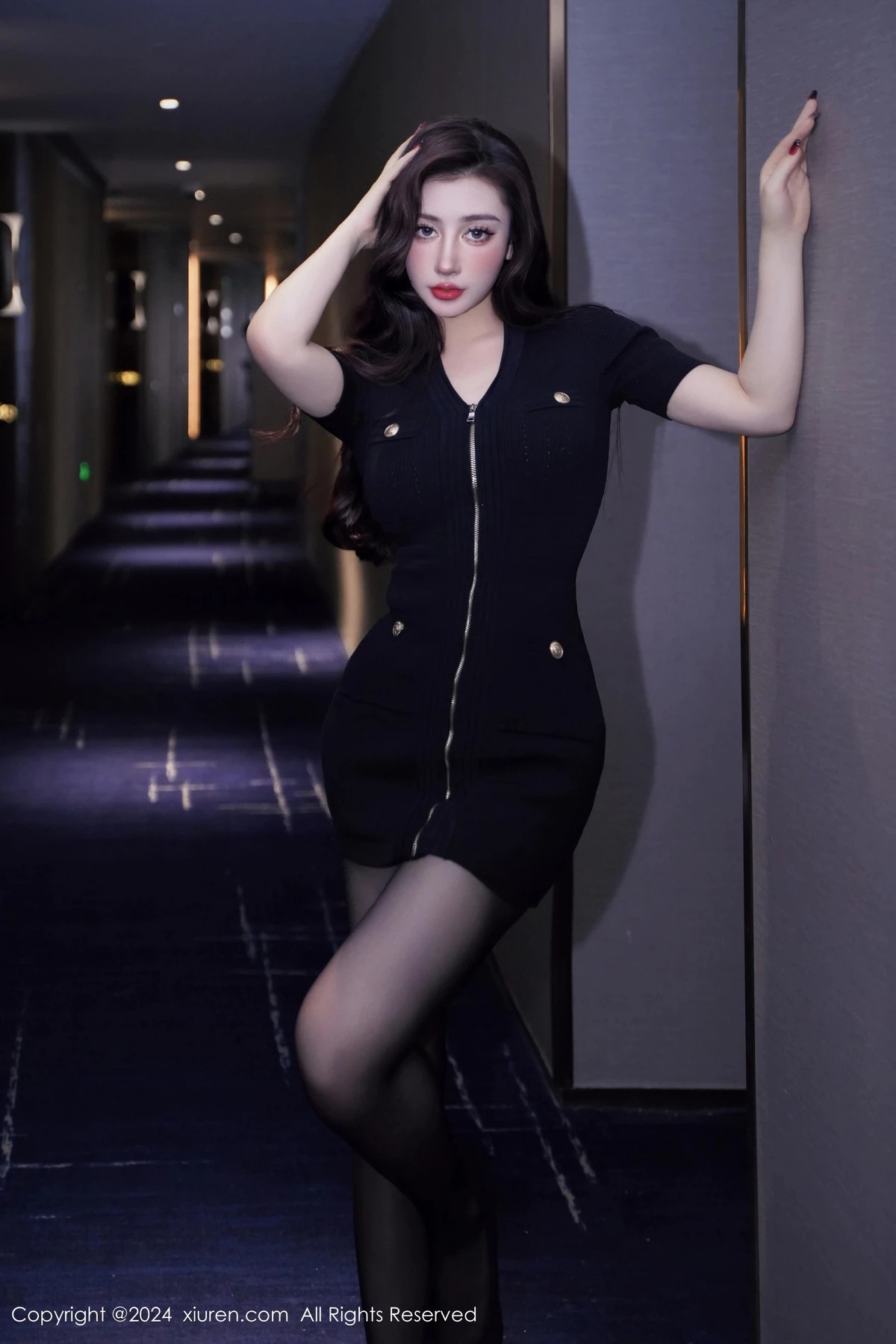 秀人集.com_[XiuRen秀人网]No.8170_模特蕾蕾醒了没性感黑色收身服饰配超薄黑丝秀丰腴身材诱惑写真80P