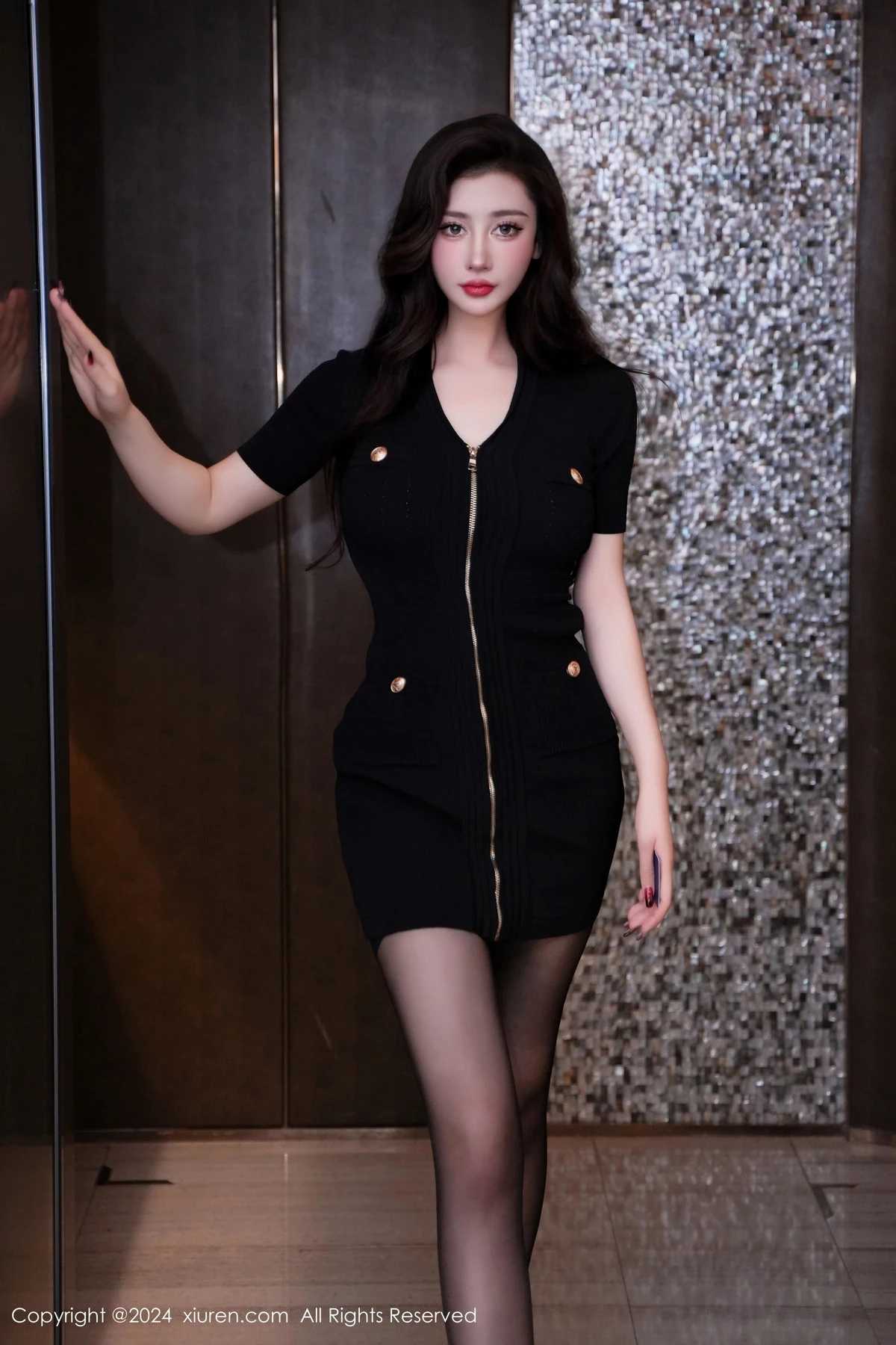 秀人集.com_[XiuRen秀人网]No.8170_模特蕾蕾醒了没性感黑色收身服饰配超薄黑丝秀丰腴身材诱惑写真80P