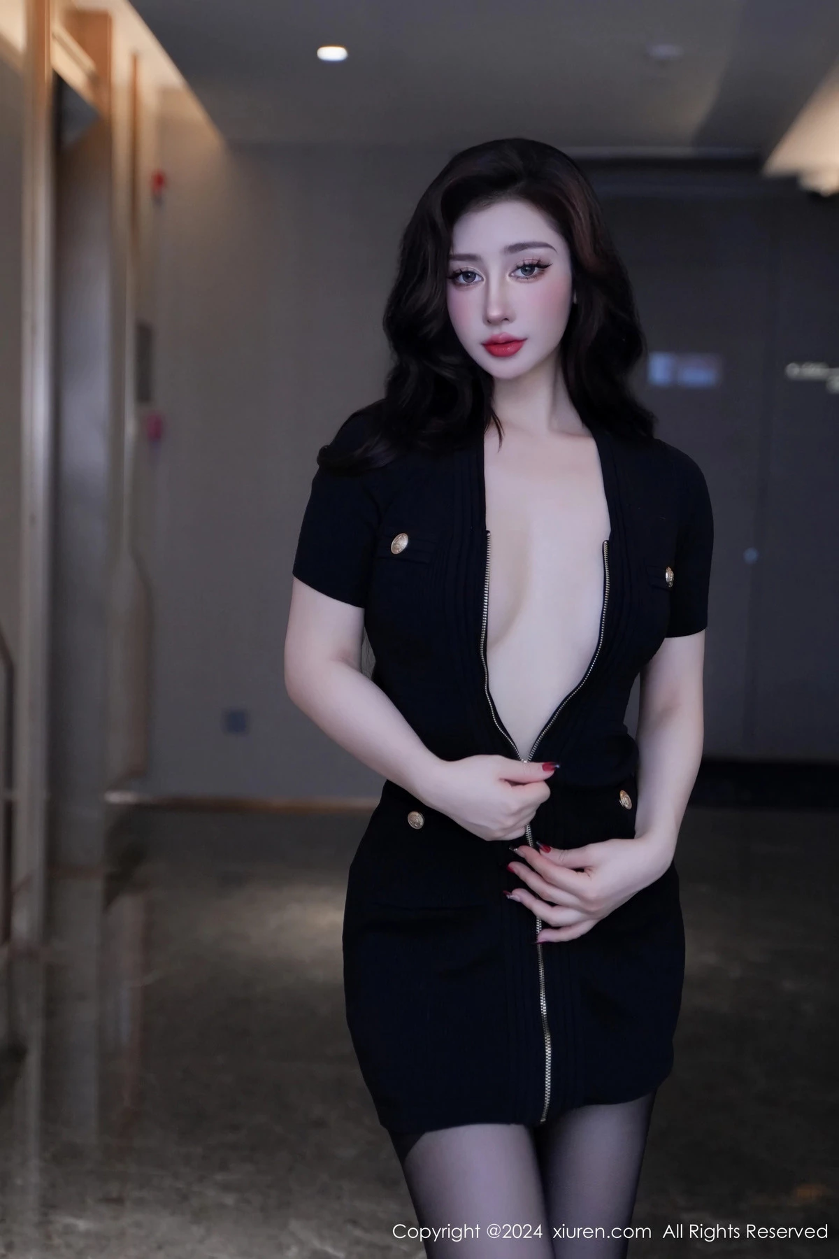 秀人集.com_[XiuRen秀人网]No.8170_模特蕾蕾醒了没性感黑色收身服饰配超薄黑丝秀丰腴身材诱惑写真80P