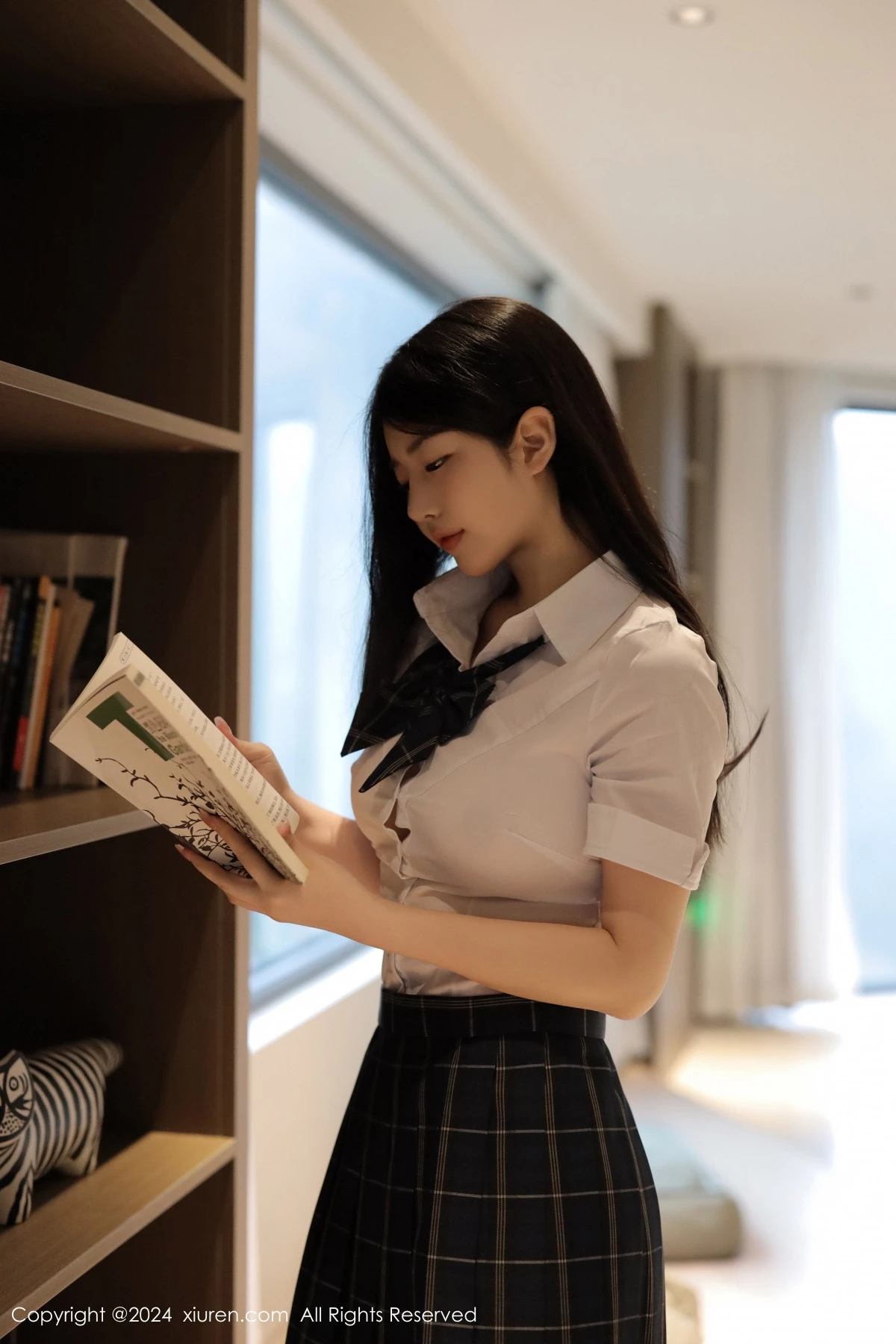 秀人集.com_[XiuRen秀人网]No.8173_模特陈小花性感白衬衫配黑色格子短裙秀曼妙身姿迷人诱惑写真83P