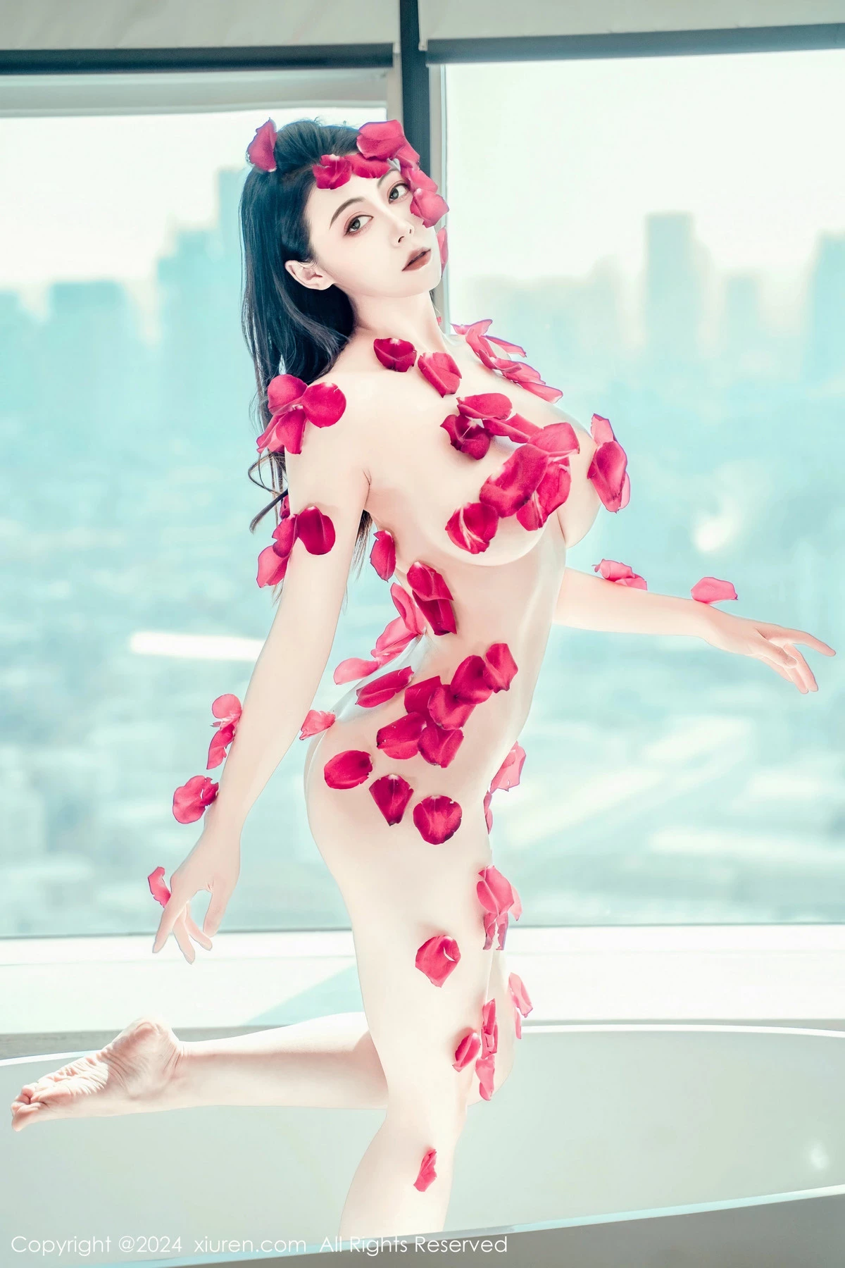 秀人集.com_[XiuRen秀人网]No.8175_新人模特瑜伽喵私房浴室玫瑰花瓣浴秀魔鬼曲线撩人诱惑写真63P