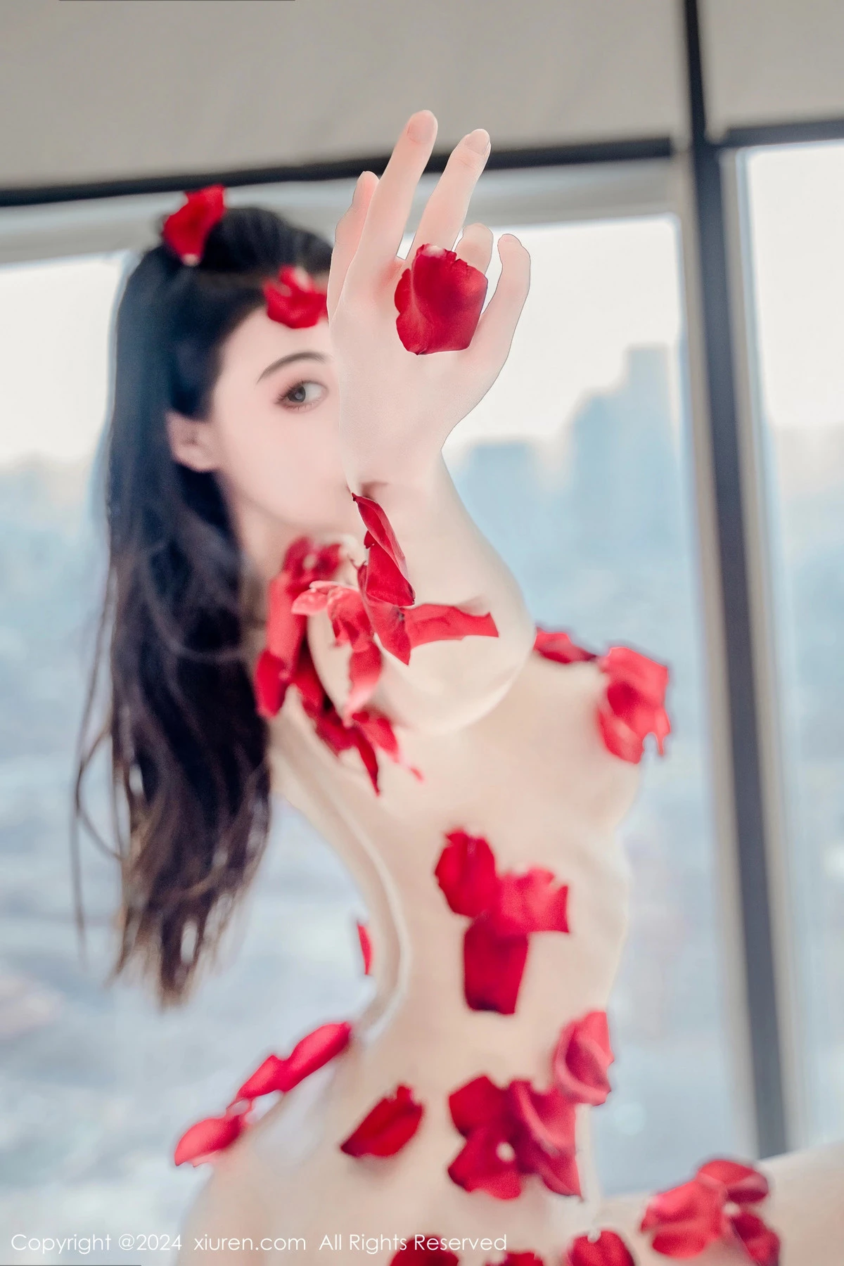 秀人集.com_[XiuRen秀人网]No.8175_新人模特瑜伽喵私房浴室玫瑰花瓣浴秀魔鬼曲线撩人诱惑写真63P