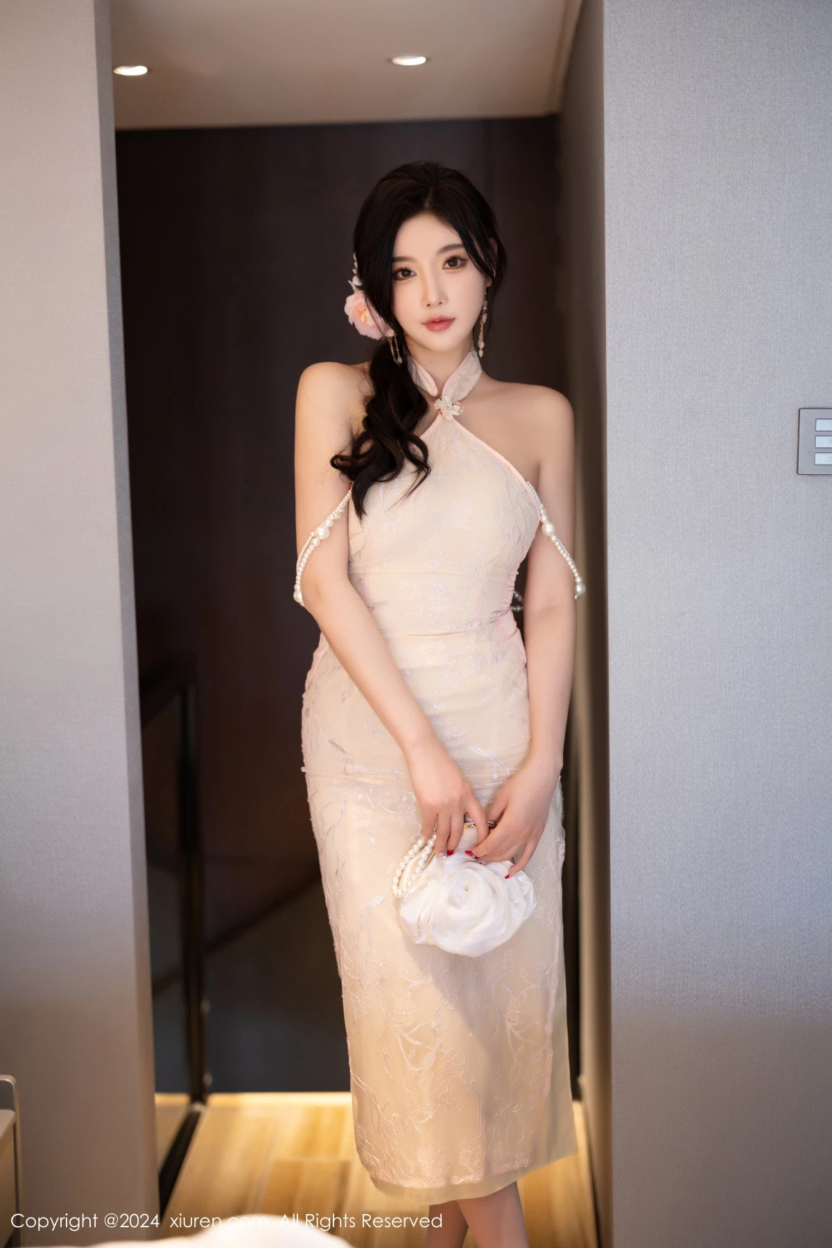 秀人集.com_[XiuRen秀人网]No.8182_女神杨晨晨Yome性感露肩连衣短裙露粉色蕾丝内衣完美诱惑写真81P