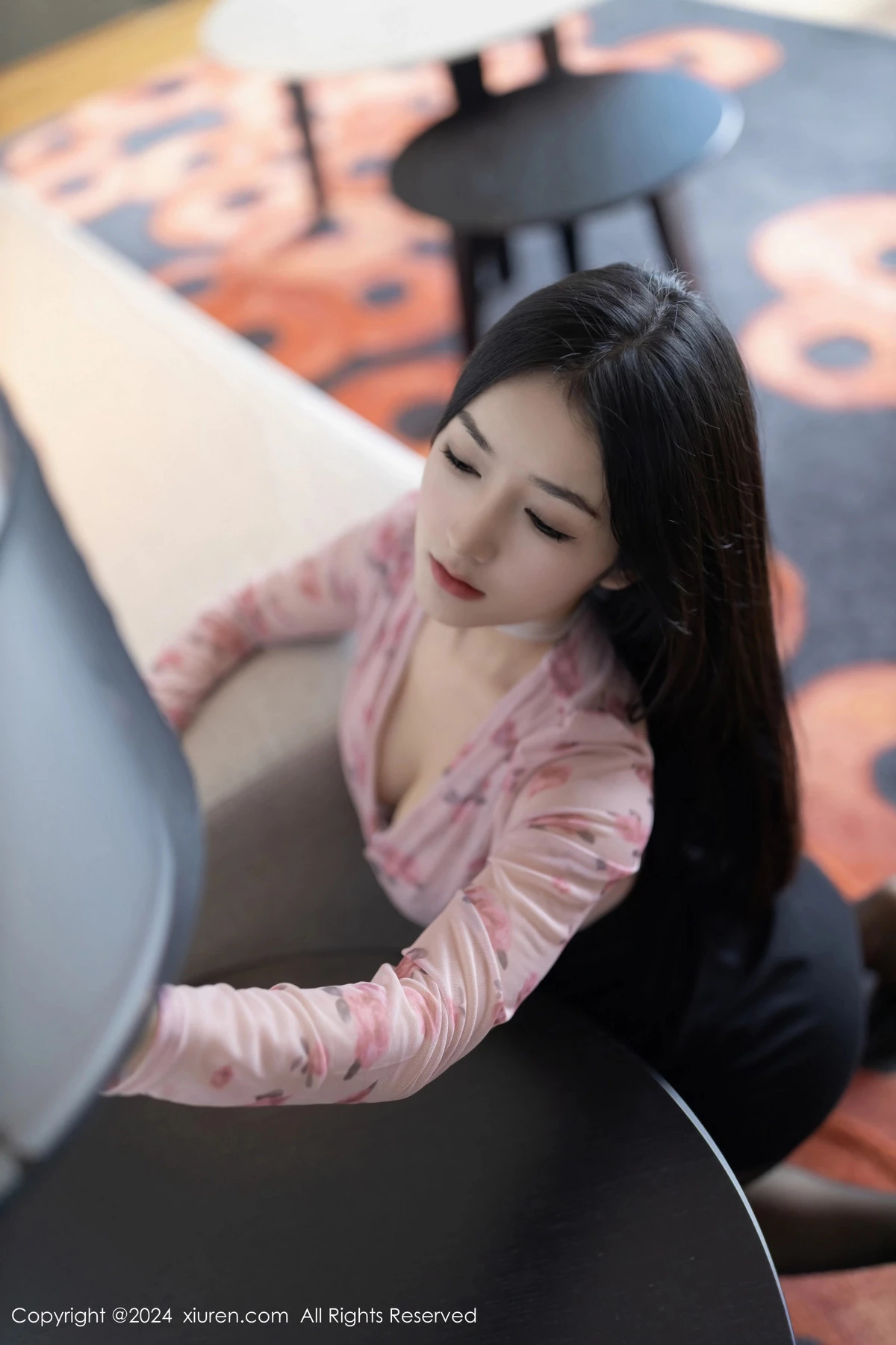 秀人集.com_[XiuRen秀人网]No.8187_模特小茶茶tea花色上衣配黑短裙露性感内衣秀丰腴身姿诱惑写真80P