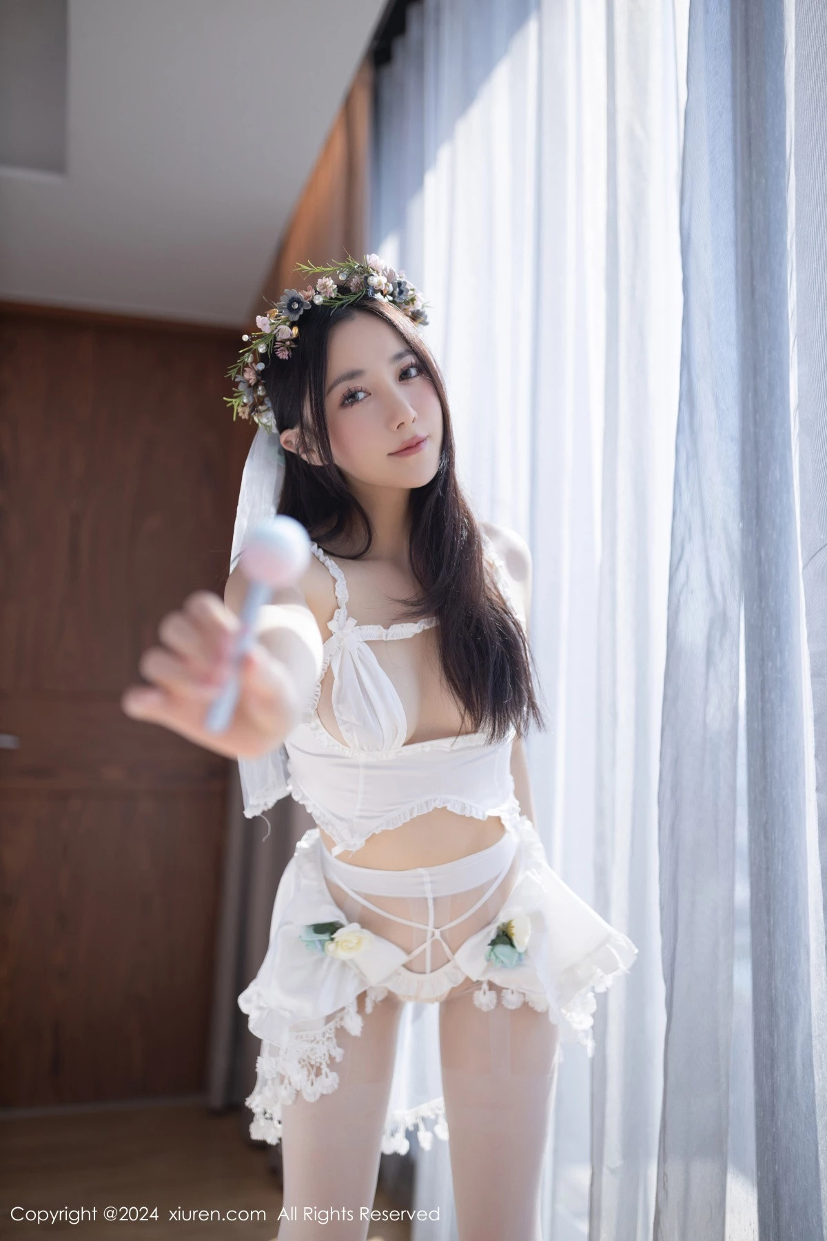 秀人集.com_[XiuRen秀人网]No.8201_模特鱼子酱Fish泰国旅拍性感白色内衣配白丝袜秀曼妙身姿诱惑写真80P