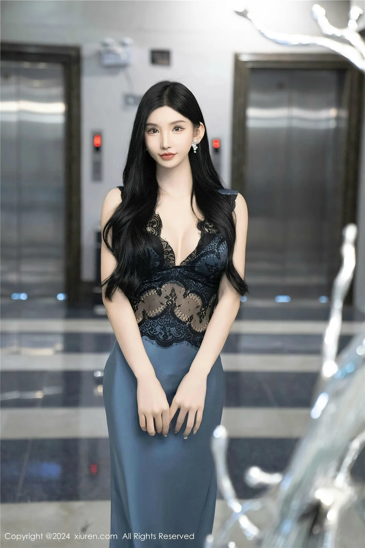 秀人集.com_[XiuRen秀人网]No.8242_女神周于希Sally性感蕾丝长裙+黑色薄纱连体衣秀完美身材诱惑写真115P