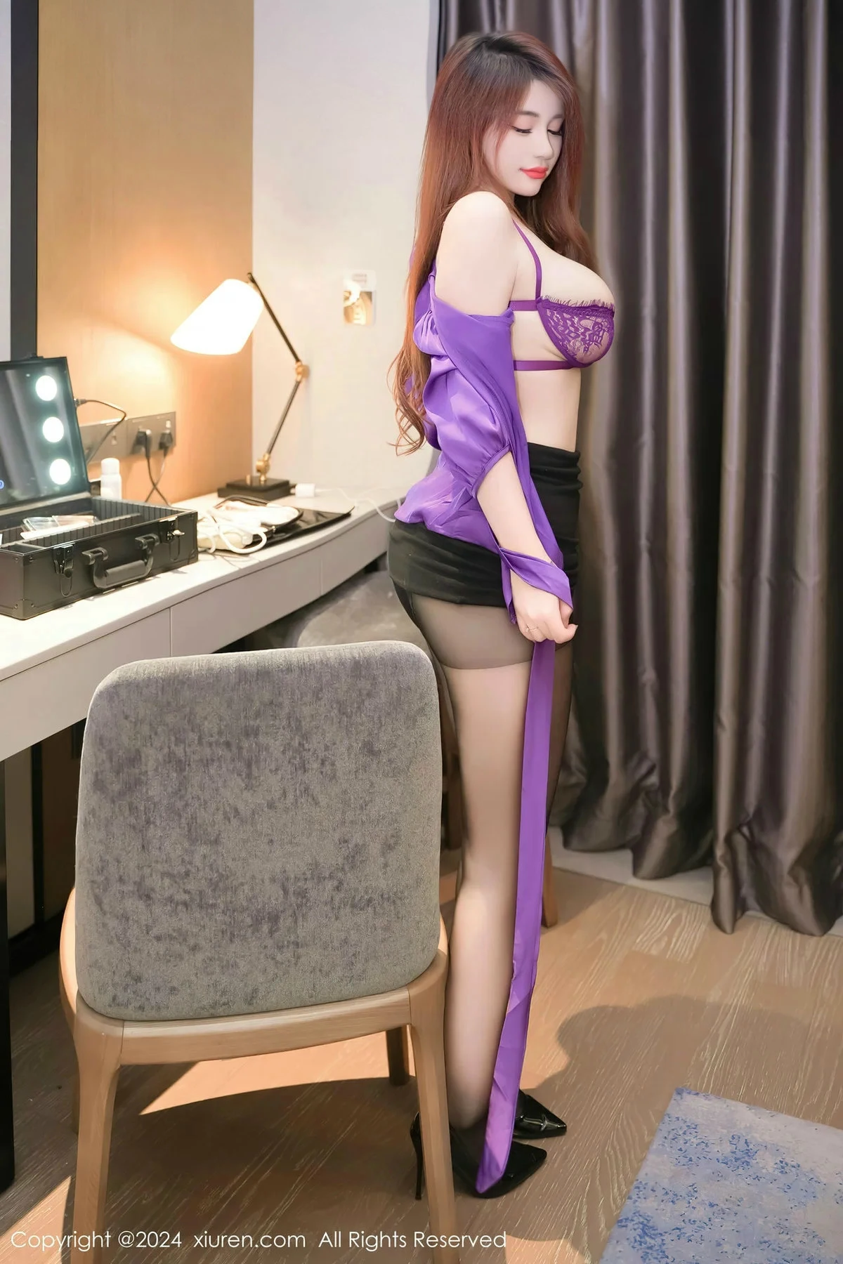 秀人集.com_[XiuRen秀人网]No.8237_模特美七Mia性感紫色上衣配黑短裙露蕾丝内衣秀丰满身材诱惑写真81P