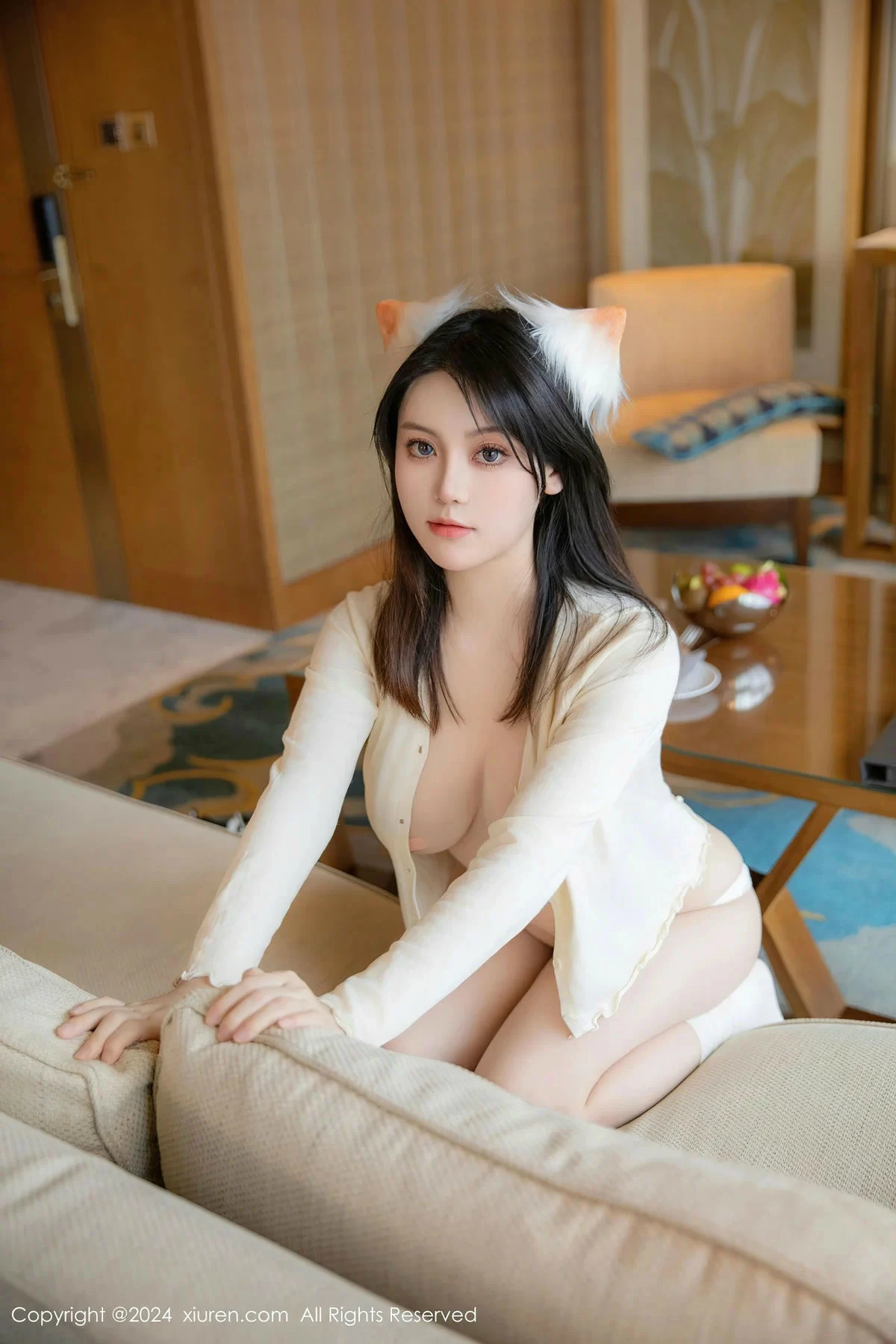 秀人集.com_[XiuRen秀人网]No.8243_模特豆瓣酱澳门旅拍性感狐狸装扮淡黄色服饰秀惹火身材诱惑写真88P