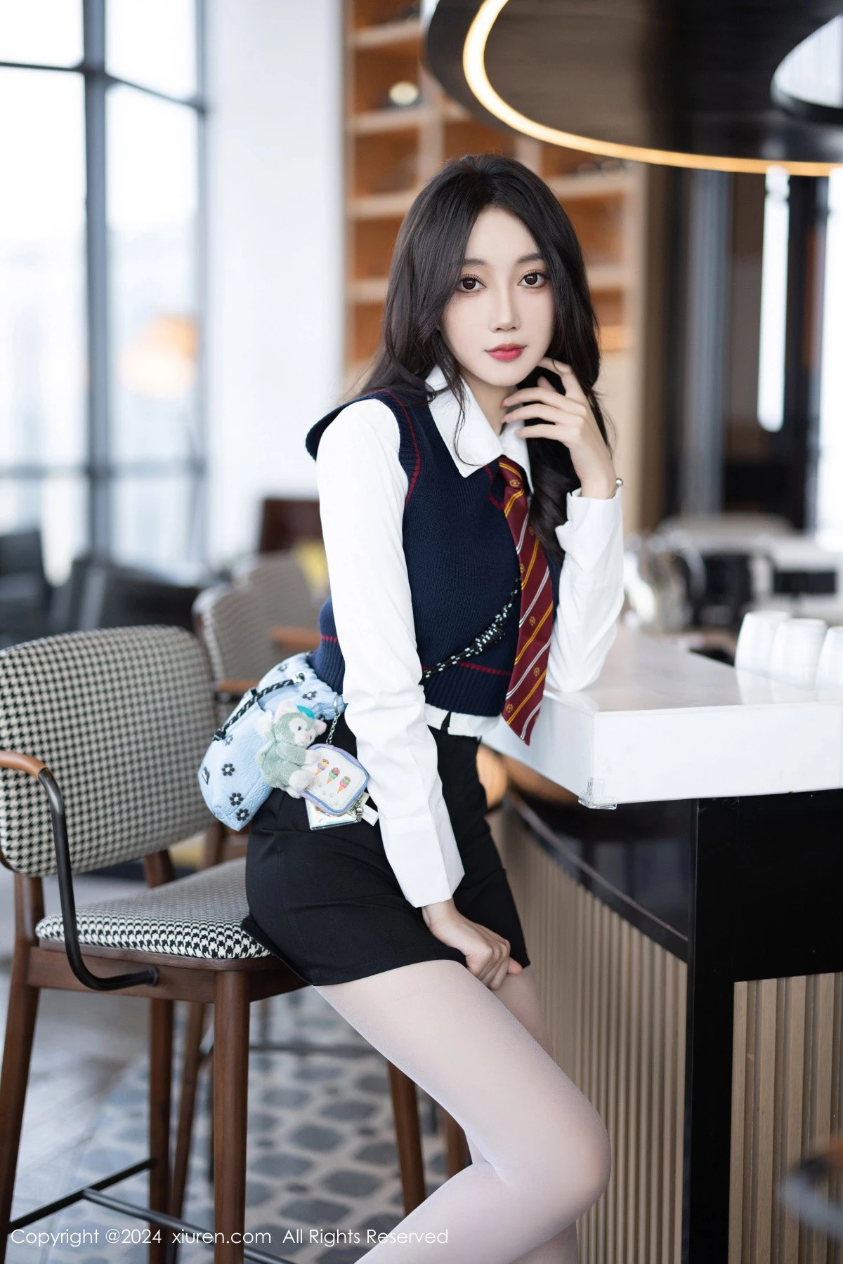 秀人集.com_[XiuRen秀人网]No.8247_模特玥儿玥性感白衬衫配黑色短裙露紫色内衣配开档白丝迷人写真82P