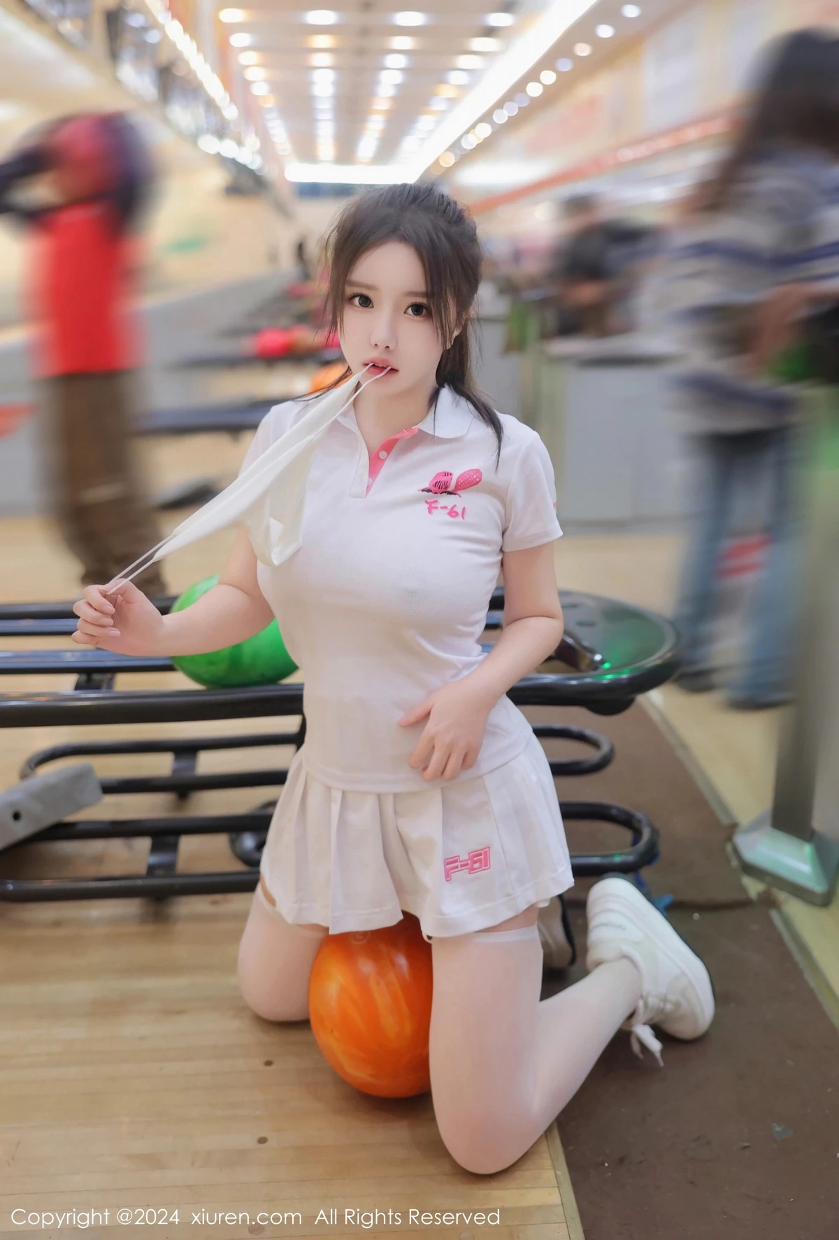 秀人集.com_[XiuRen秀人网]No.8118_模特小薯条nienie球馆场景性感运动短裙套装秀丰腴身材诱惑写真80P