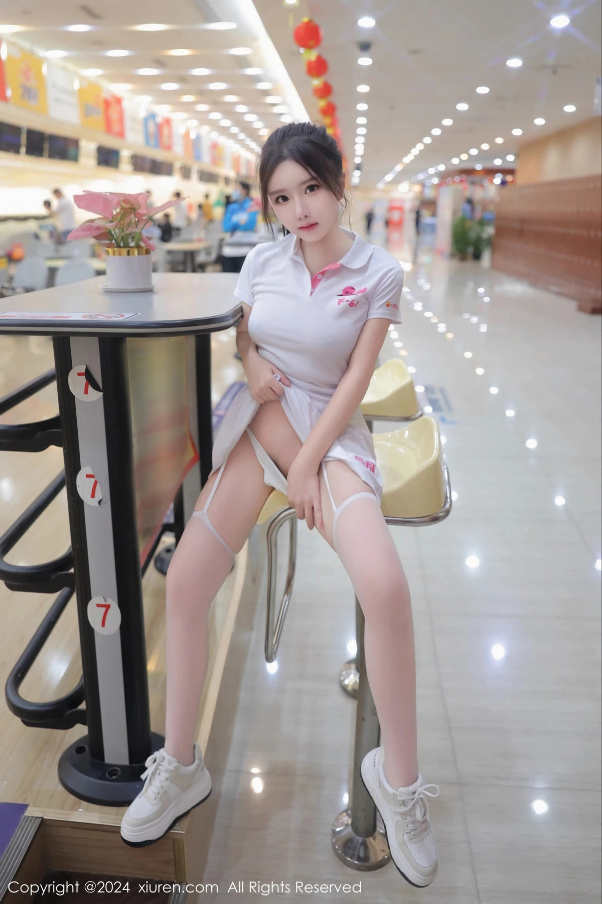 秀人集.com_[XiuRen秀人网]No.8118_模特小薯条nienie球馆场景性感运动短裙套装秀丰腴身材诱惑写真80P