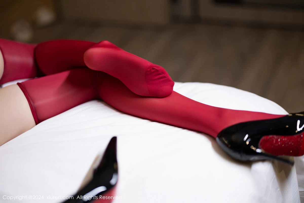 秀人集.com_[XiuRen秀人网]No.8116_模特林星阑红色服饰配黑丝袜+黑色情趣服配红丝袜迷人诱惑写真87P