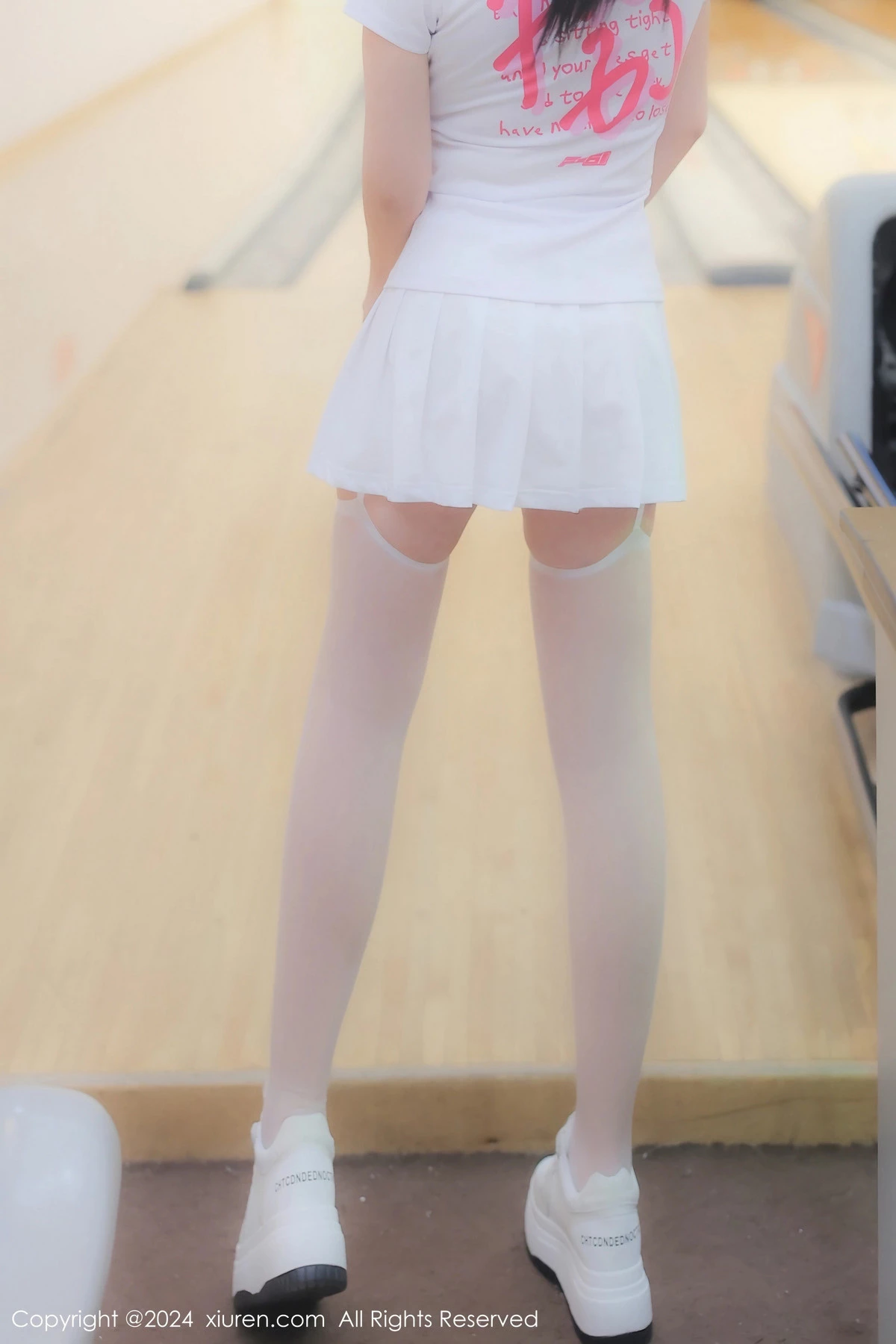 秀人集.com_[XiuRen秀人网]No.8118_模特小薯条nienie球馆场景性感运动短裙套装秀丰腴身材诱惑写真80P