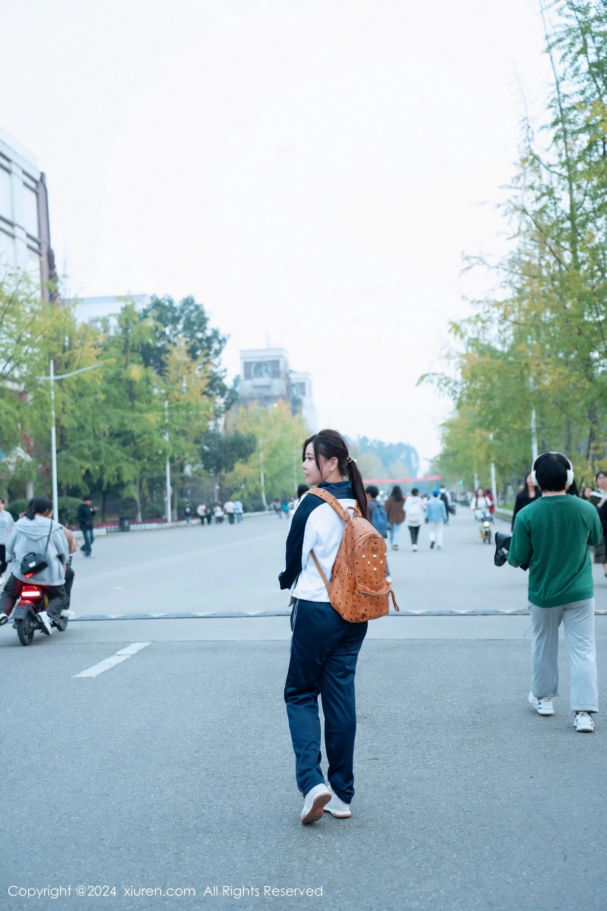 秀人集.com_[XiuRen秀人网]No.8122_模特王婉悠Queen教师场景性感学生制服秀丰腴身材惹火诱惑写真80P