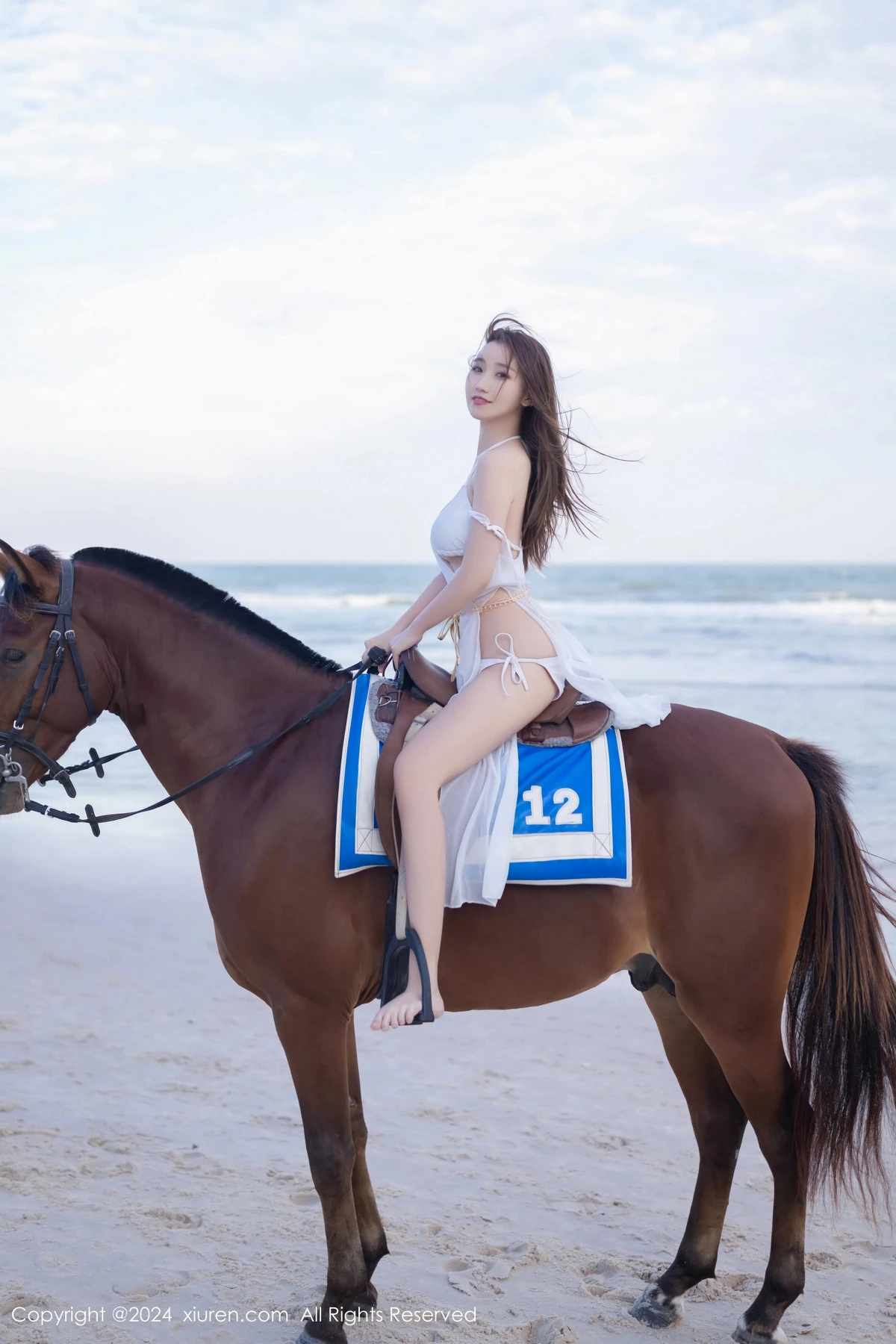 秀人集.com_[XiuRen秀人网]No.8123_模特杏子Yada户外性感白色比基尼服饰秀完美身材迷人诱惑写真81P