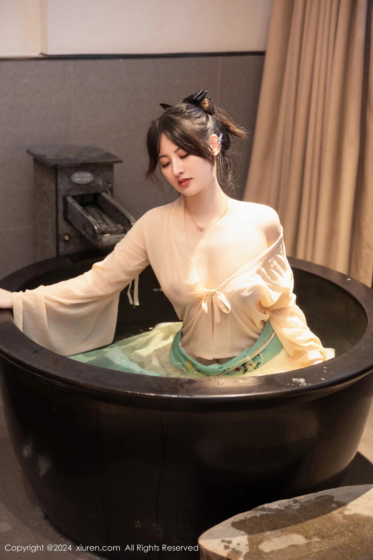 秀人集.com_[XiuRen秀人网]No.8128_模特诗诗kiki浴室场景性感古装情趣服饰秀丰腴有致身材诱惑写真82P