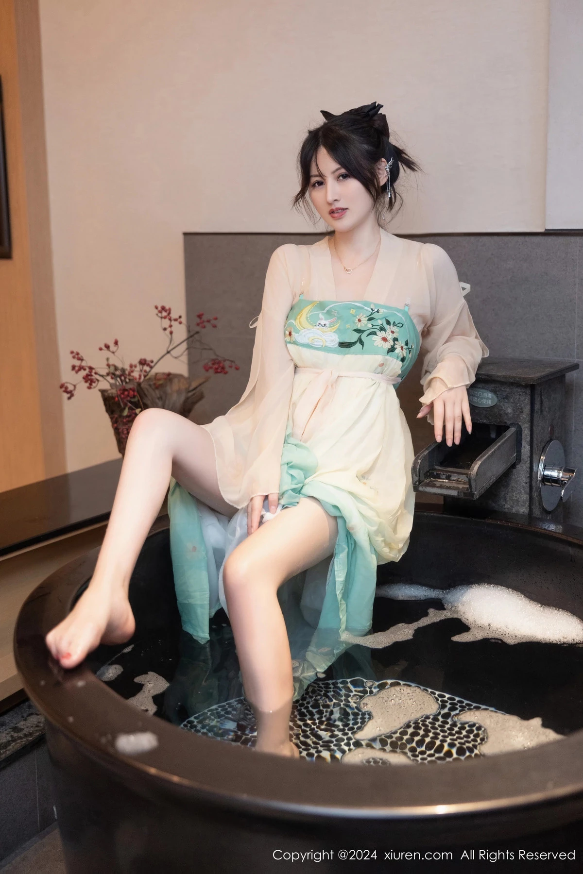 秀人集.com_[XiuRen秀人网]No.8128_模特诗诗kiki浴室场景性感古装情趣服饰秀丰腴有致身材诱惑写真82P