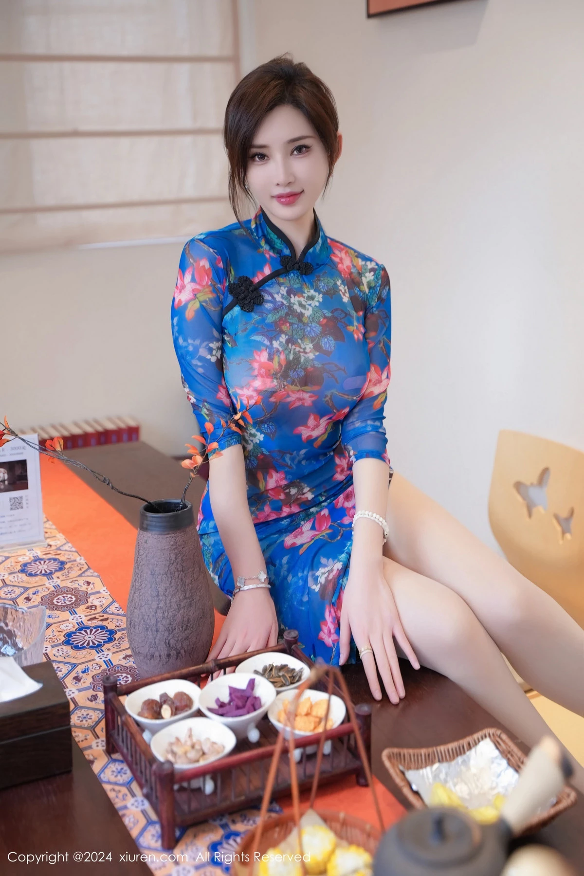 秀人集.com_[XiuRen秀人网]No.8127_女神Carol周妍希X性感蓝色旗袍配超薄肉丝秀丰满身材诱惑写真72P