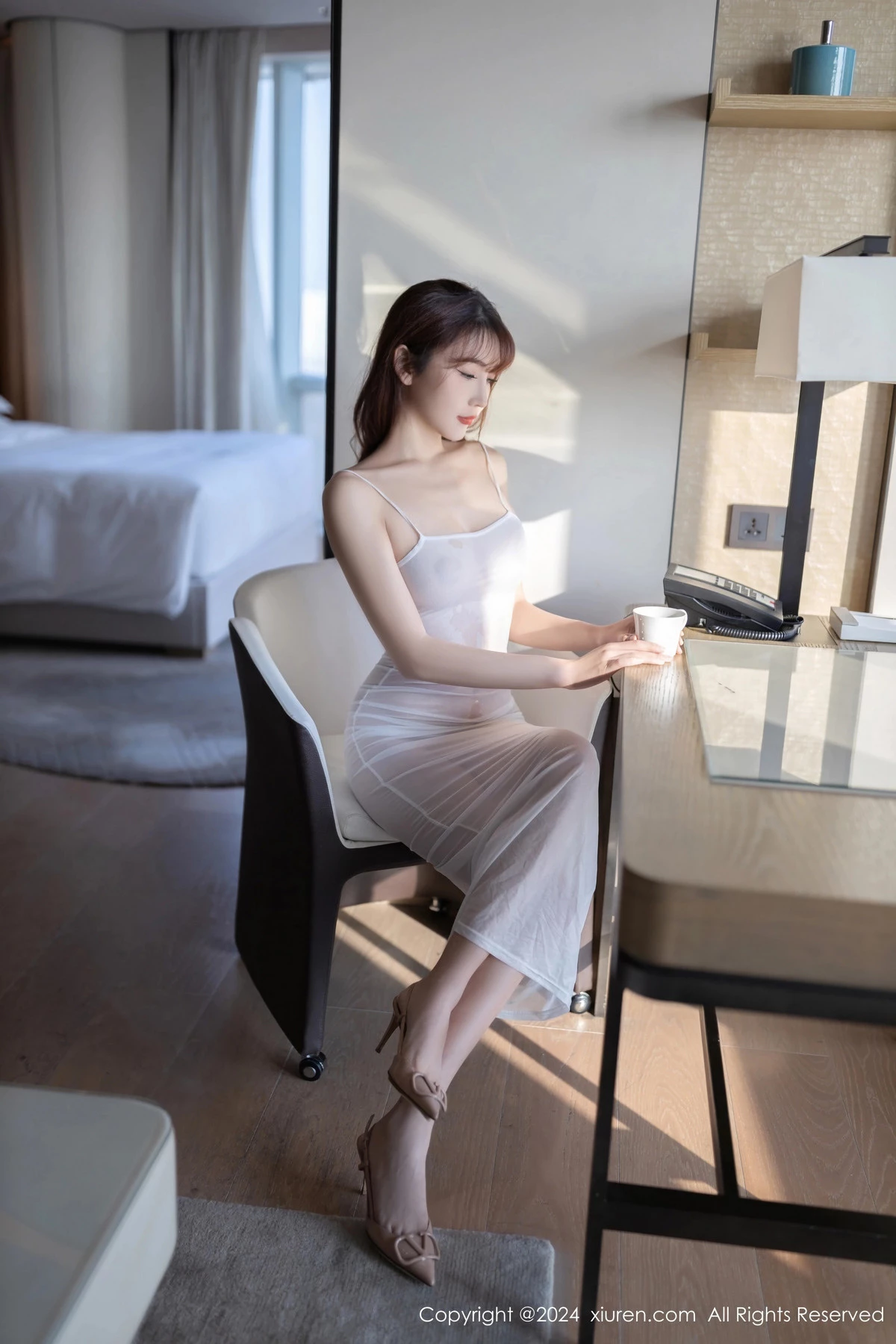 秀人集.com_[XiuRen秀人网]No.8131_模特陆萱萱性感白色轻透吊带长裙真空秀惹火身材极致诱惑写真80P