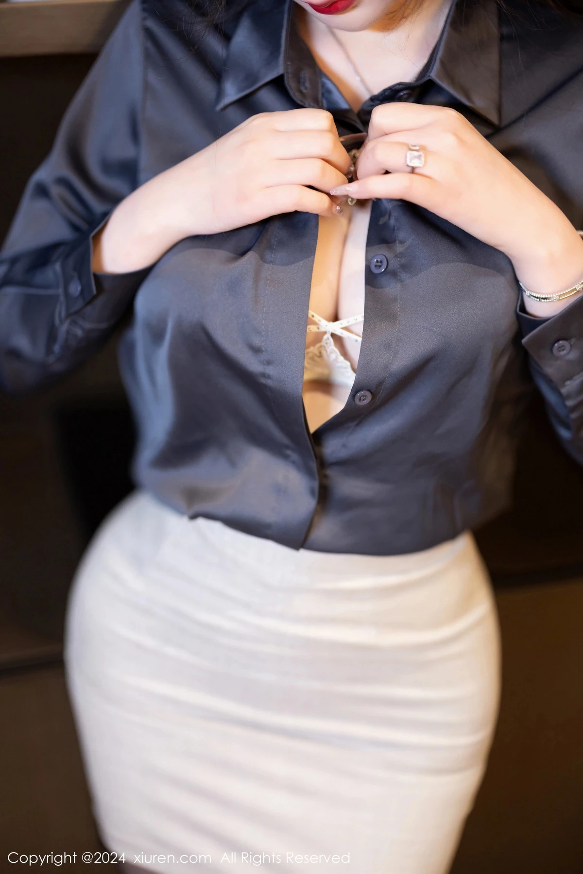 秀人集.com_[XiuRen秀人网]No.8126_女神李丽莎半脱露性感白色内衣配开档黑丝秀曼妙身姿诱惑写真82P